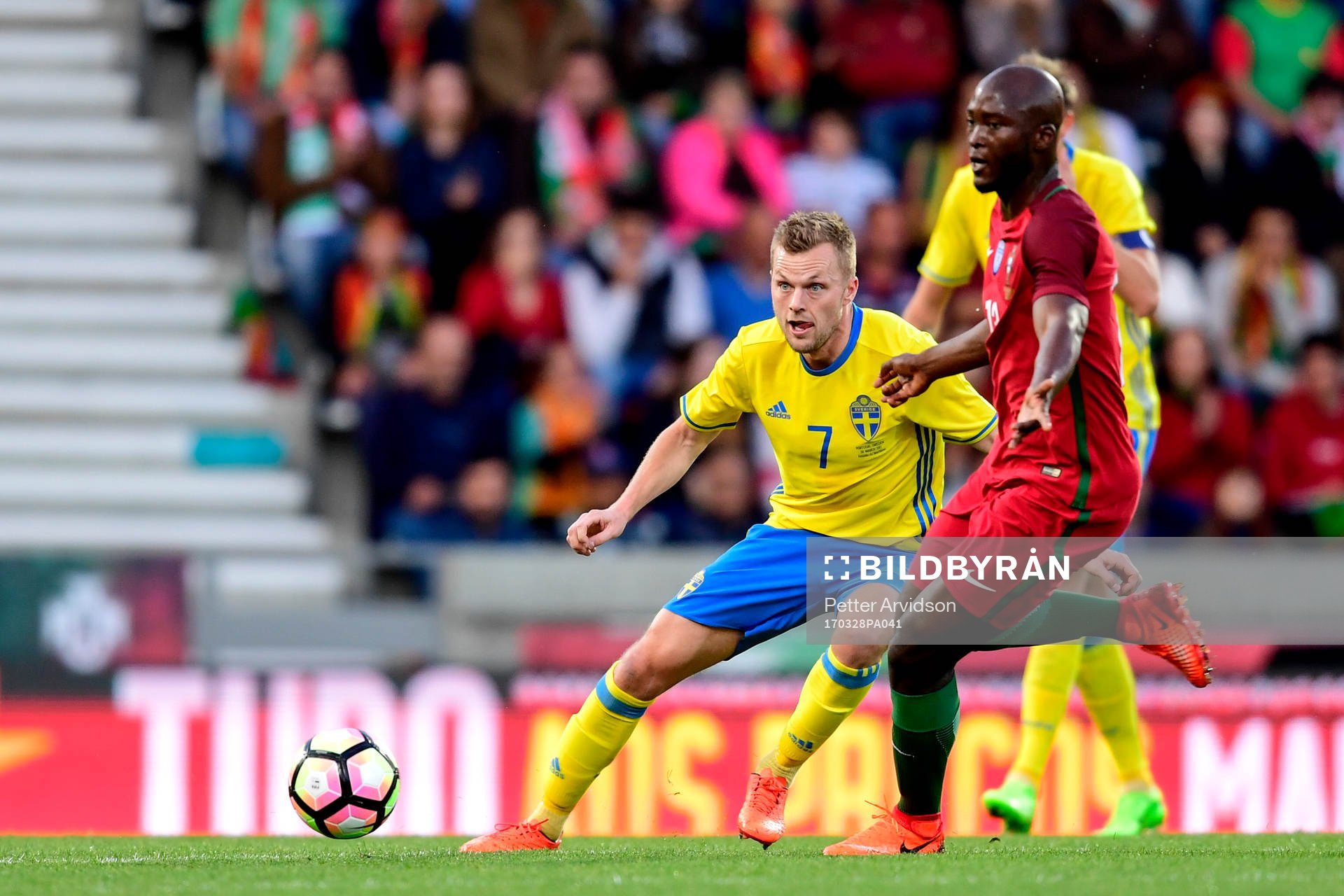 Sveriges Sebastian Larsson och Portugals Danilo Pereira