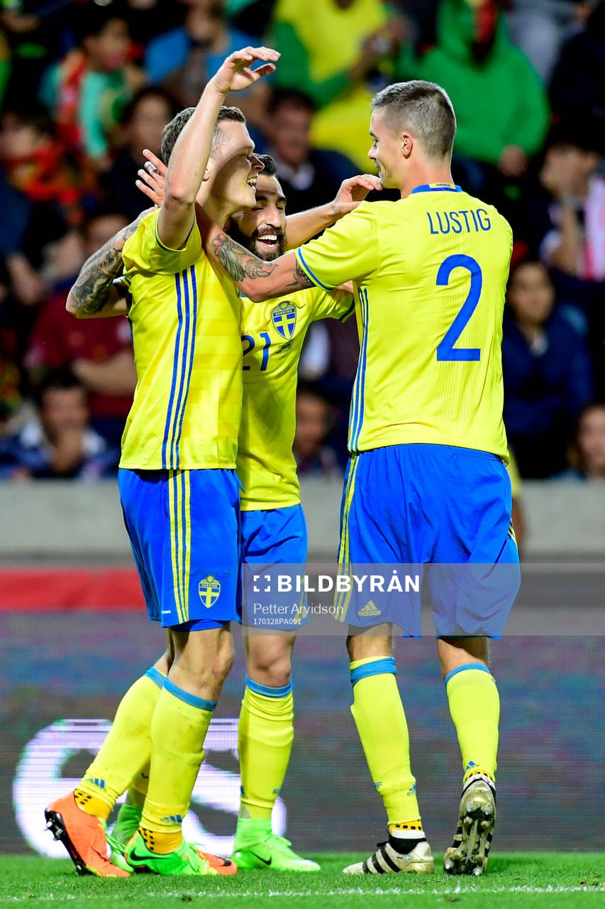 Sveriges Viktor Claesson, Jimmy Durmaz och Mikael Lustig