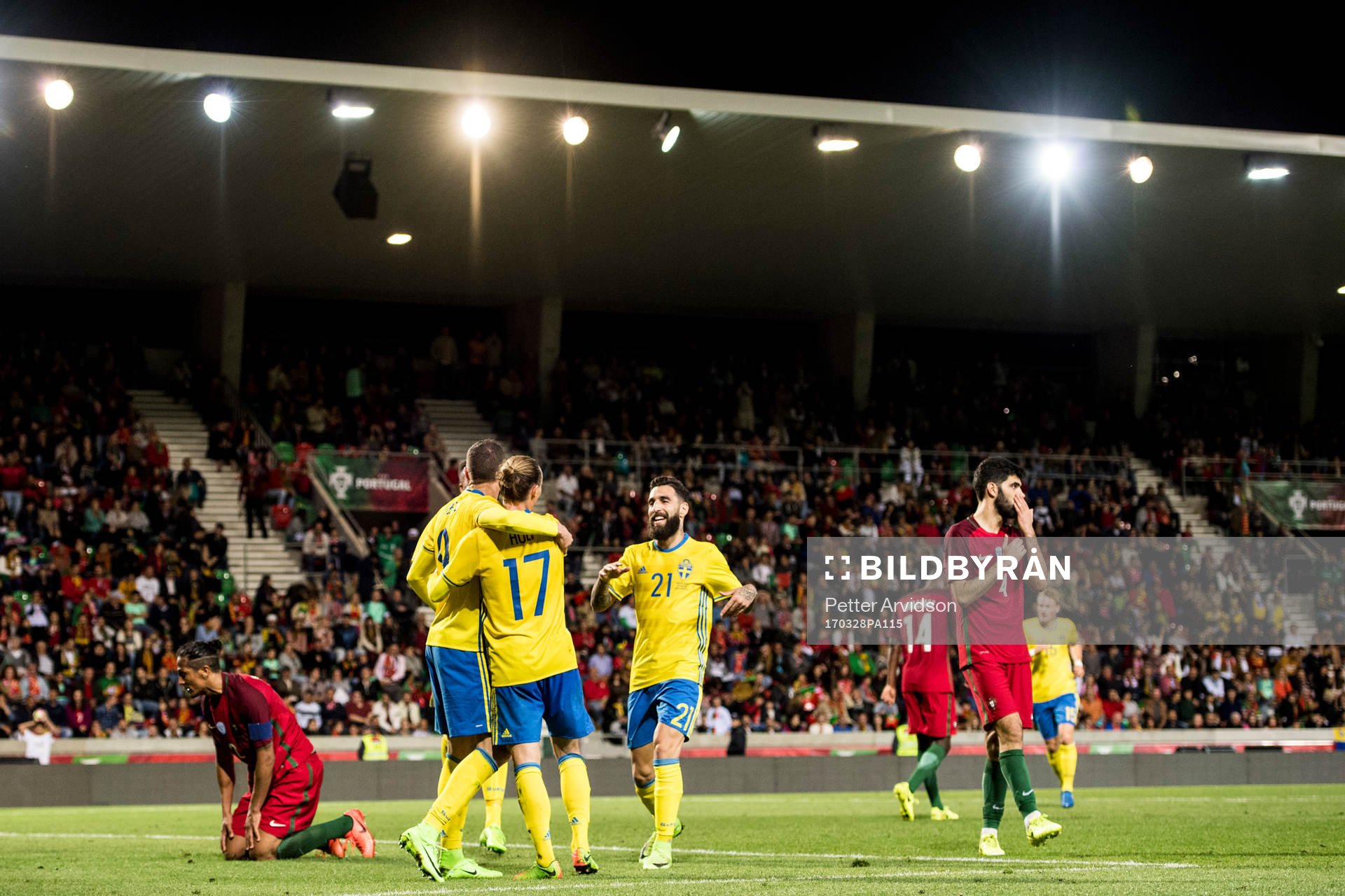 Sveriges Marcus Berg, Niklas Hult och Jimmy Durmaz jublar