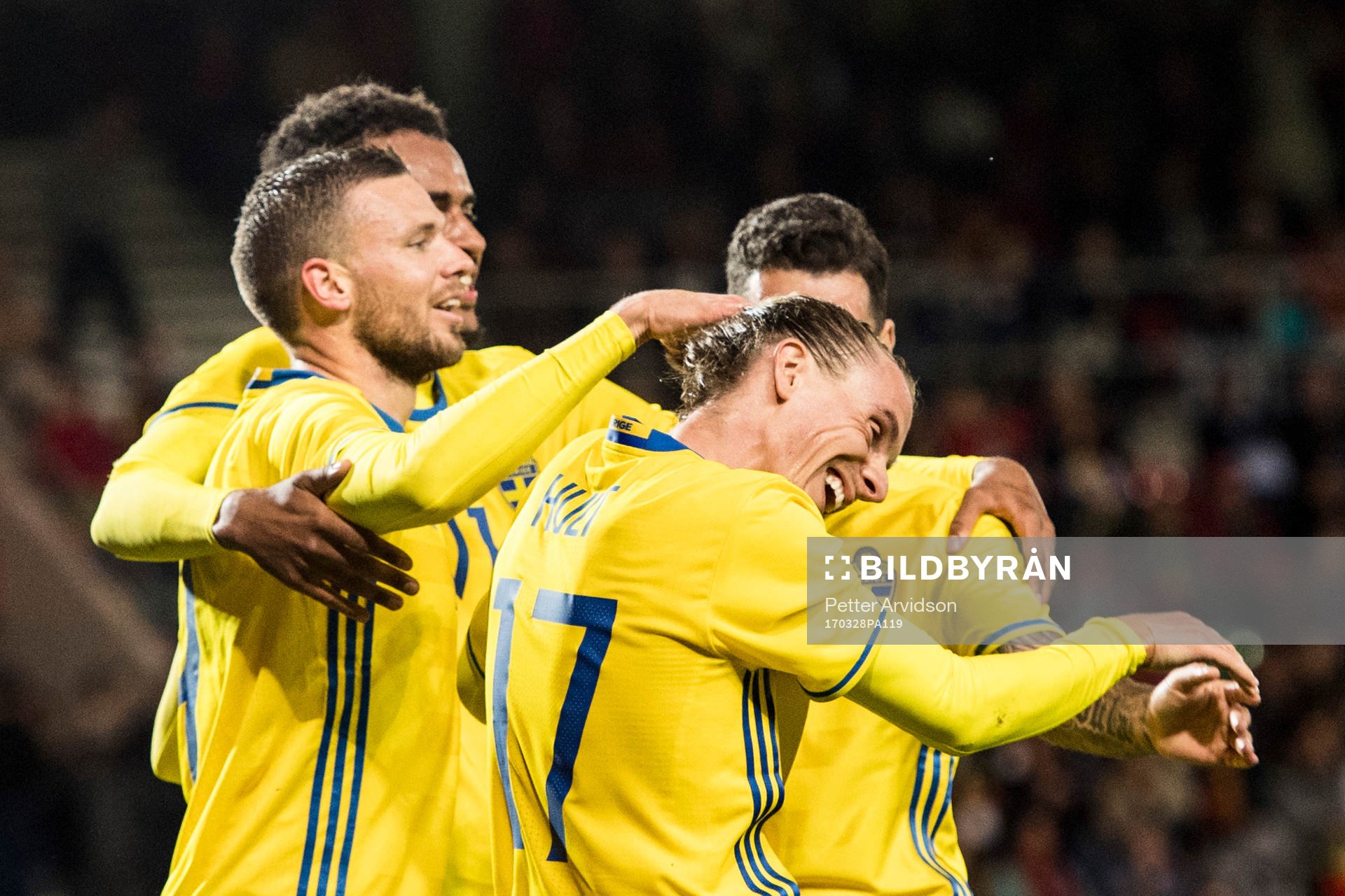 Sveriges Marcus Berg jublar med Niklas Hult