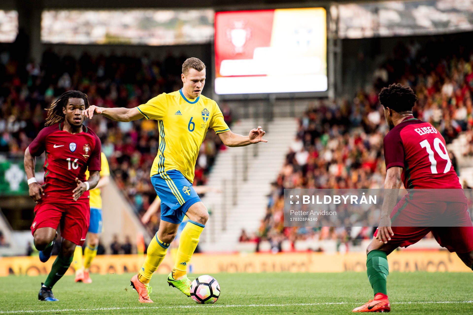 Sveriges Viktor Claesson och Portugals Renato Sanches
