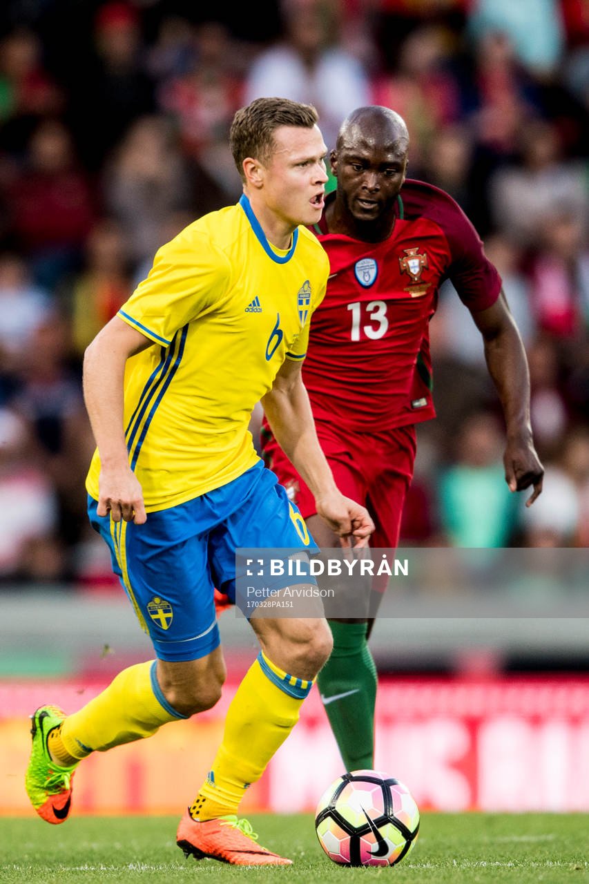 Sveriges Viktor Claesson och Portugals Danilo Pereira