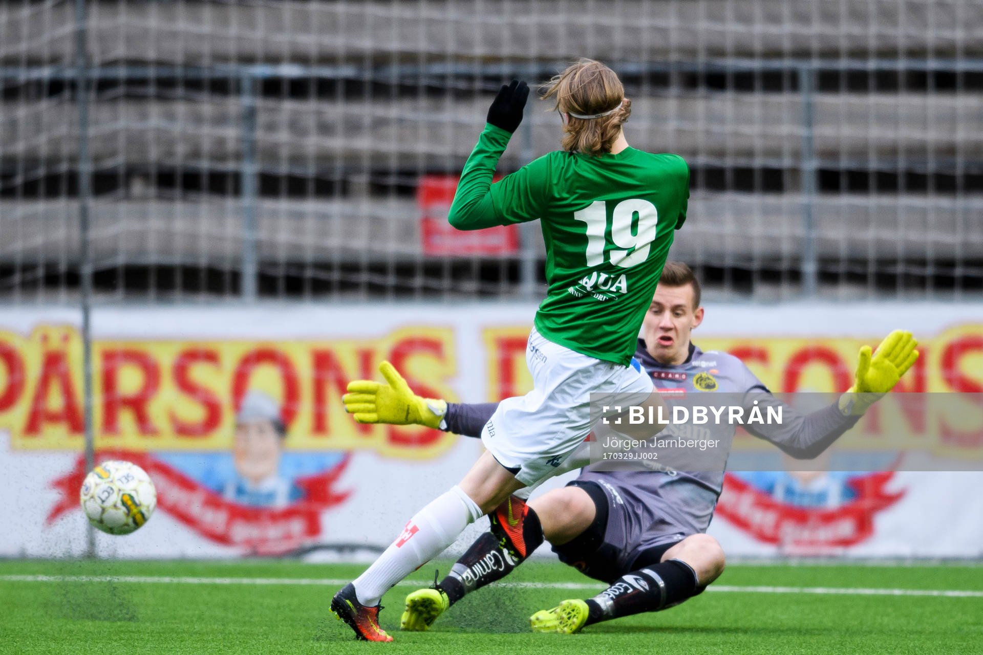 Elfsborgs målvakt David Olsson räddar Jönköpings Linus