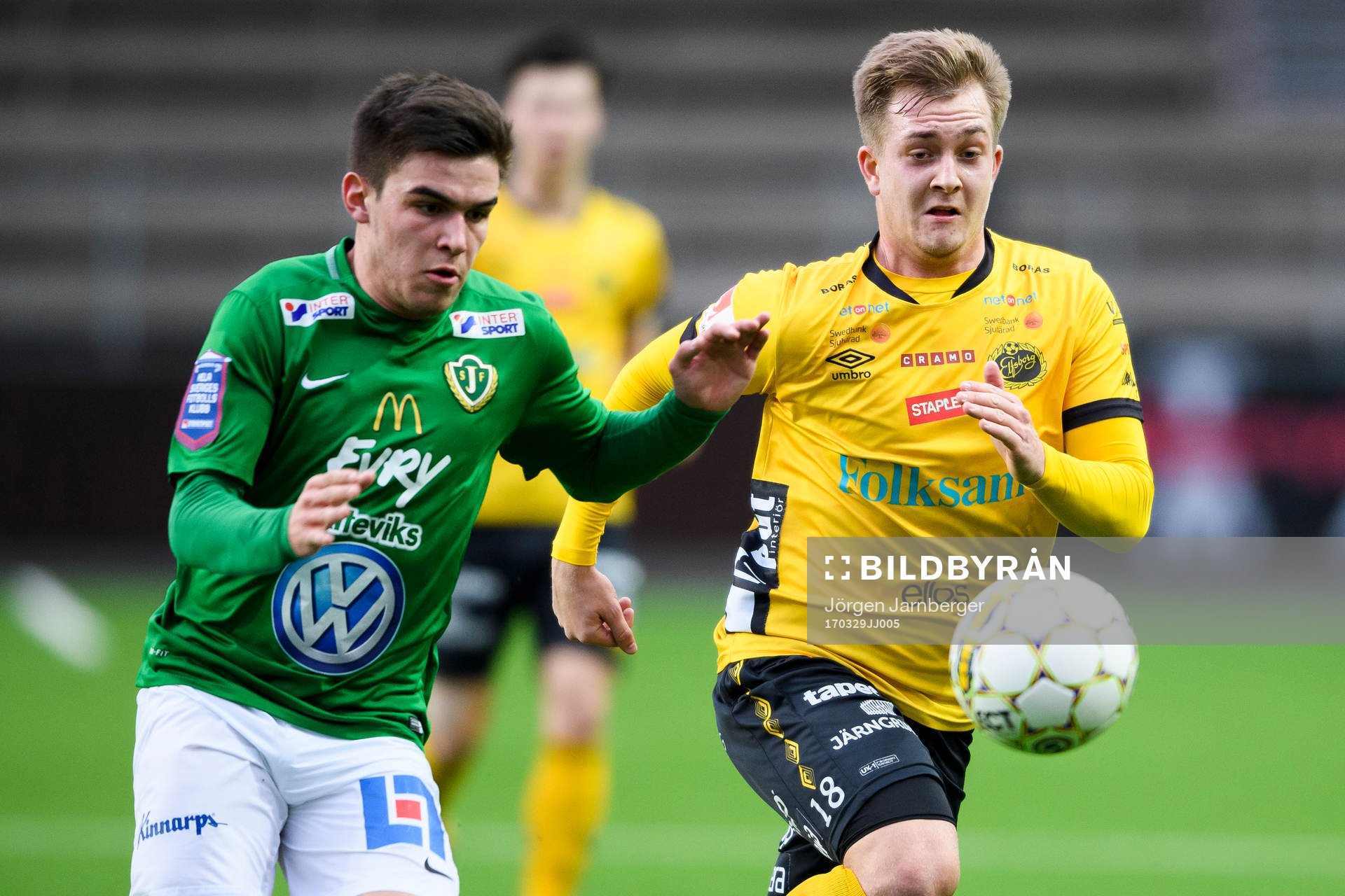 Elfsborgs Noel Jonsson och Jönköpings Igor Popanicic under fotbollsmatchen i Folksam U21 Allsvenskan Södra mellan Elfsborg och Jönköping södra den 29 mars 2017 i BORÅS.