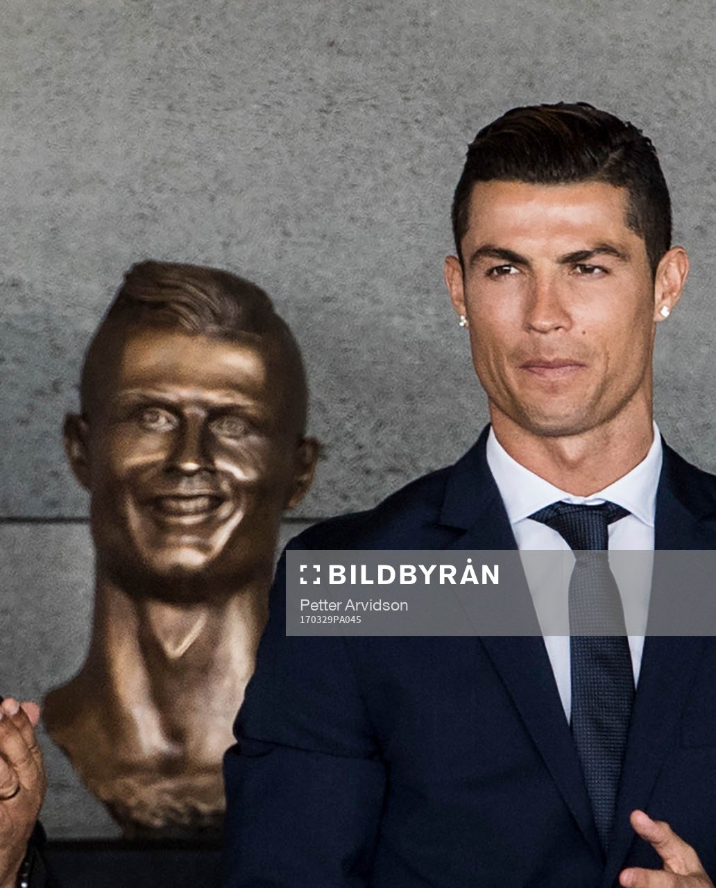 En staty som skall föreställa Portugals Cristiano Ronaldo