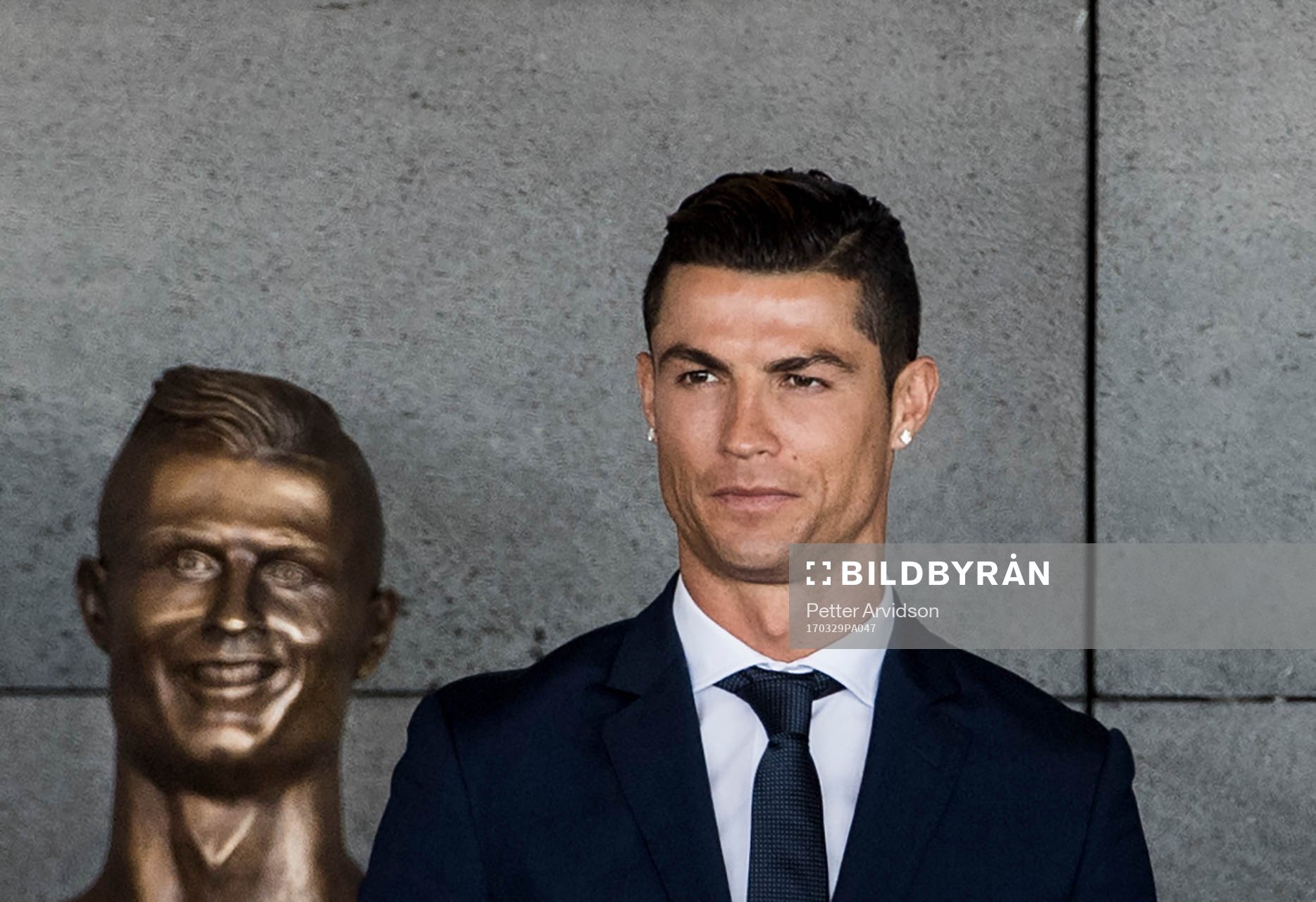 En staty som skall föreställa Portugals Cristiano Ronaldo