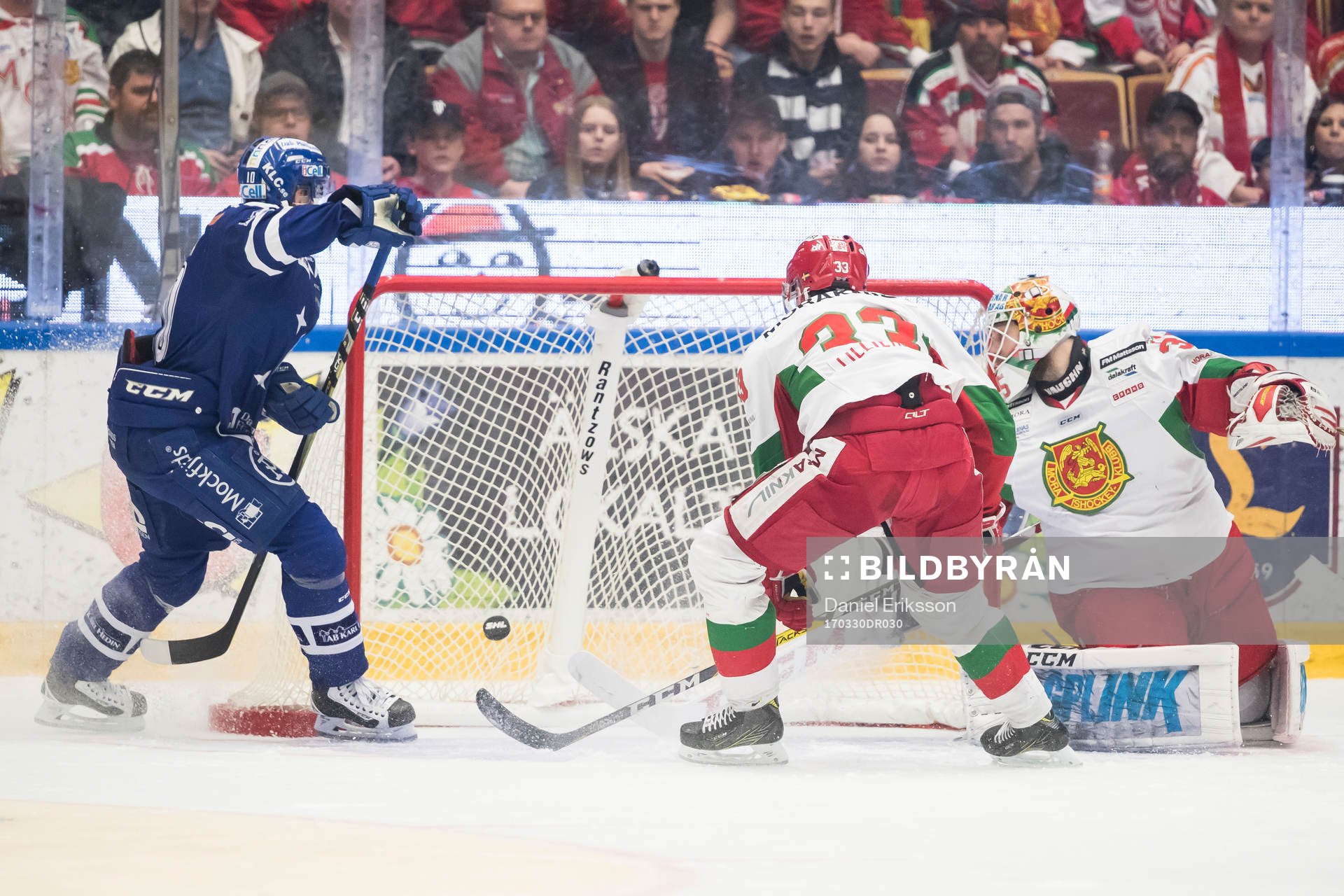 Leksands Mattias Ritola gör 3-0 bakom Moras målvakt