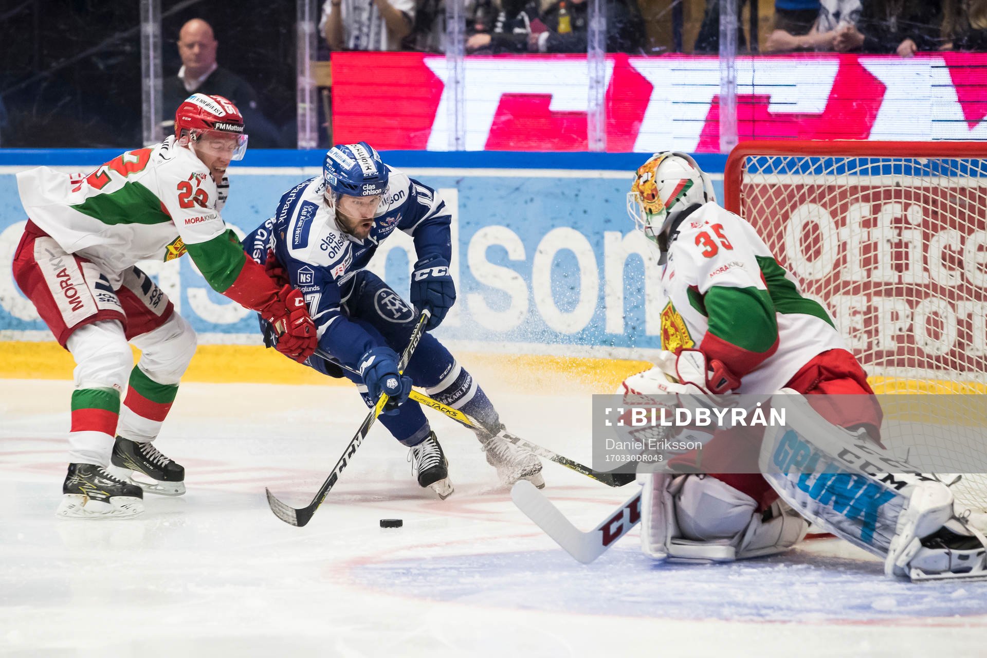 Moras Matias Lassen jagar Leksands Jesper Ollas vid Moras