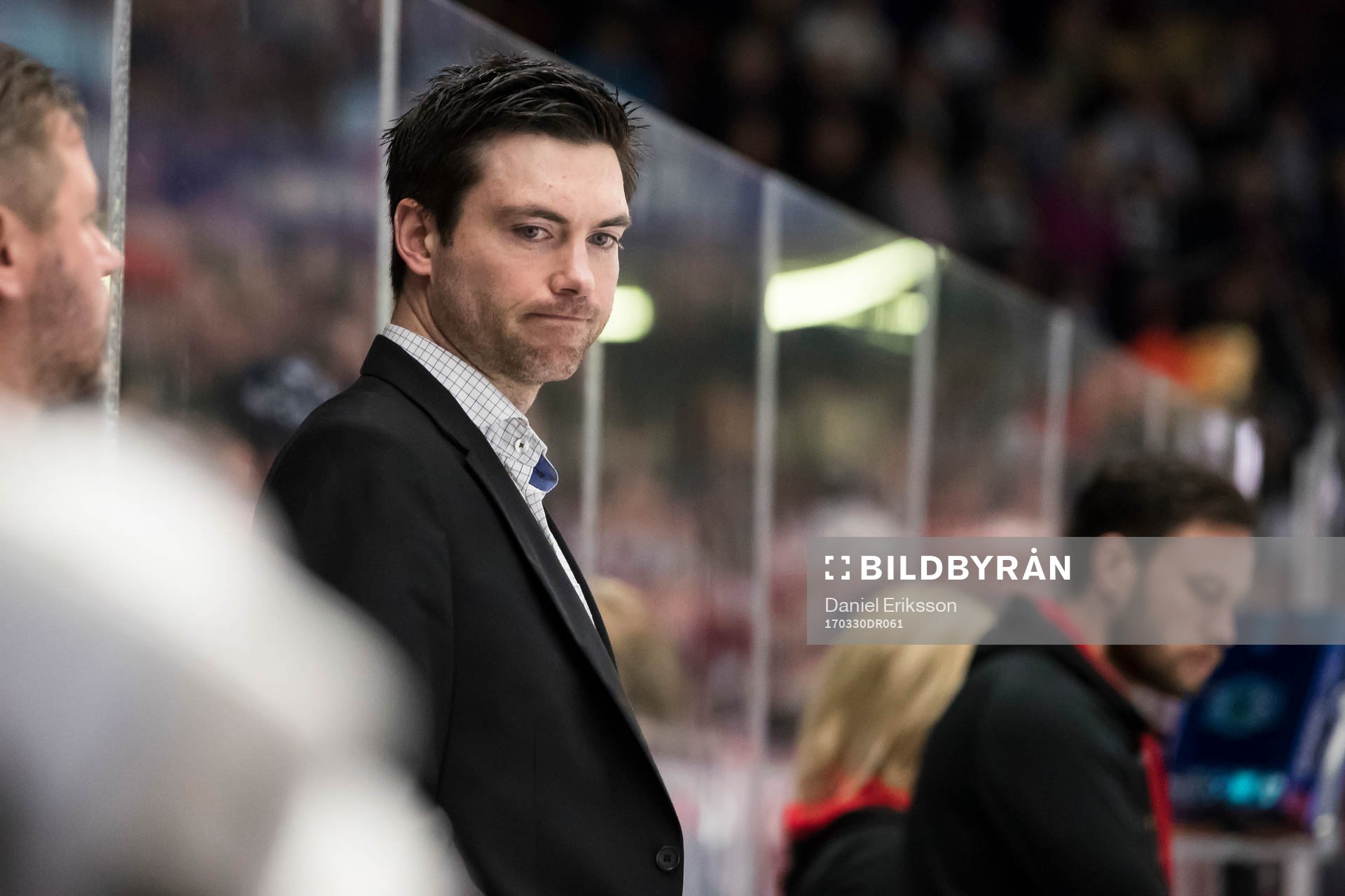 Moras tränare Jeremy Colliton  i ishockeymatchen i