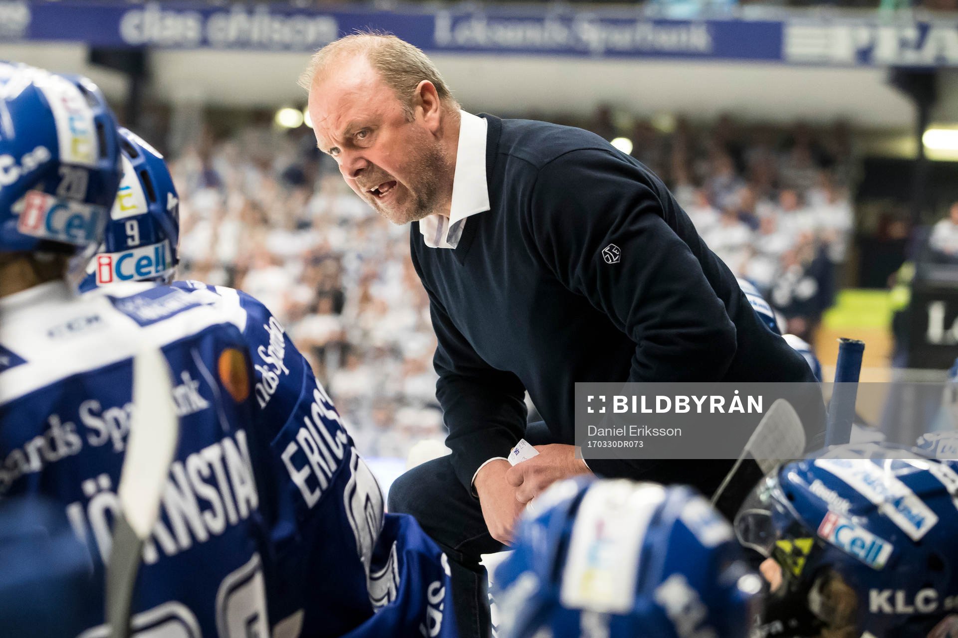 Leksands tränare Per-Erik Johnsson  i ishockeymatchen i