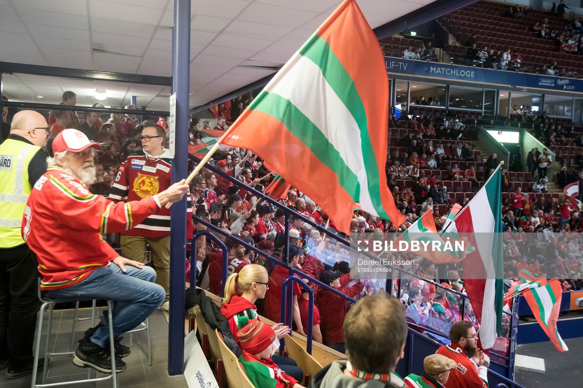 Moras supporters i ishockeymatchen i direktkvalet till SHL