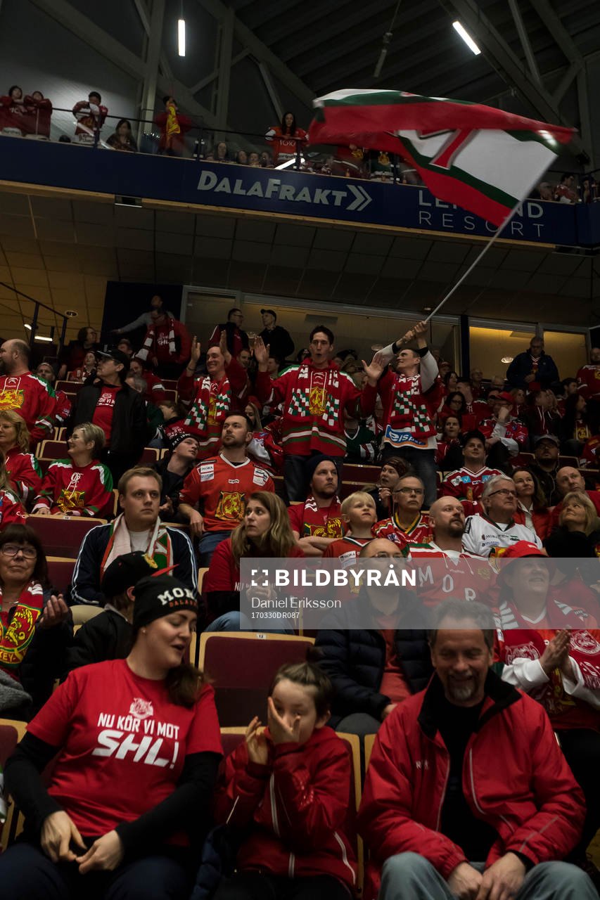Moras supporters i ishockeymatchen i direktkvalet till SHL
