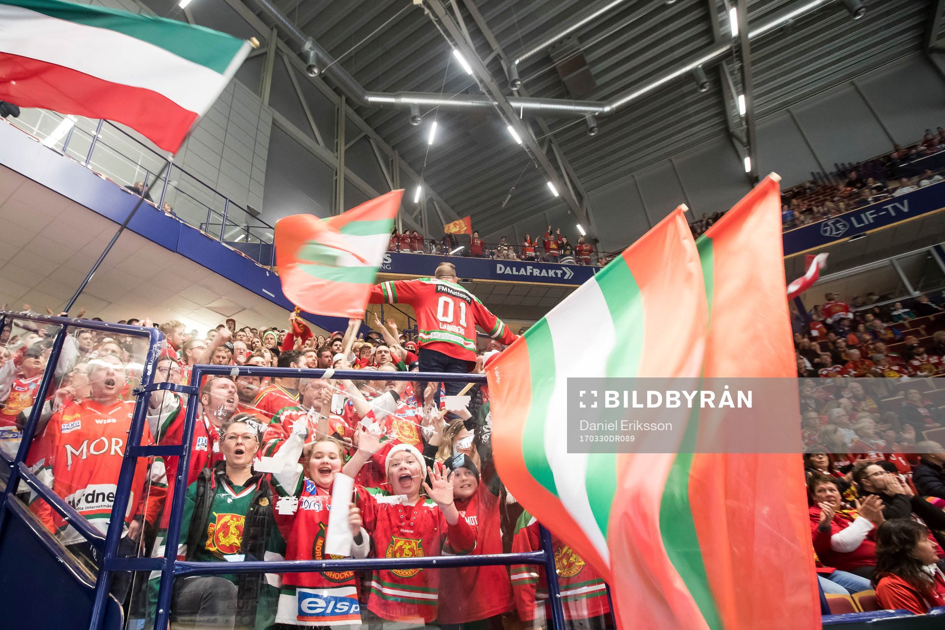 Moras supporters i ishockeymatchen i direktkvalet till SHL