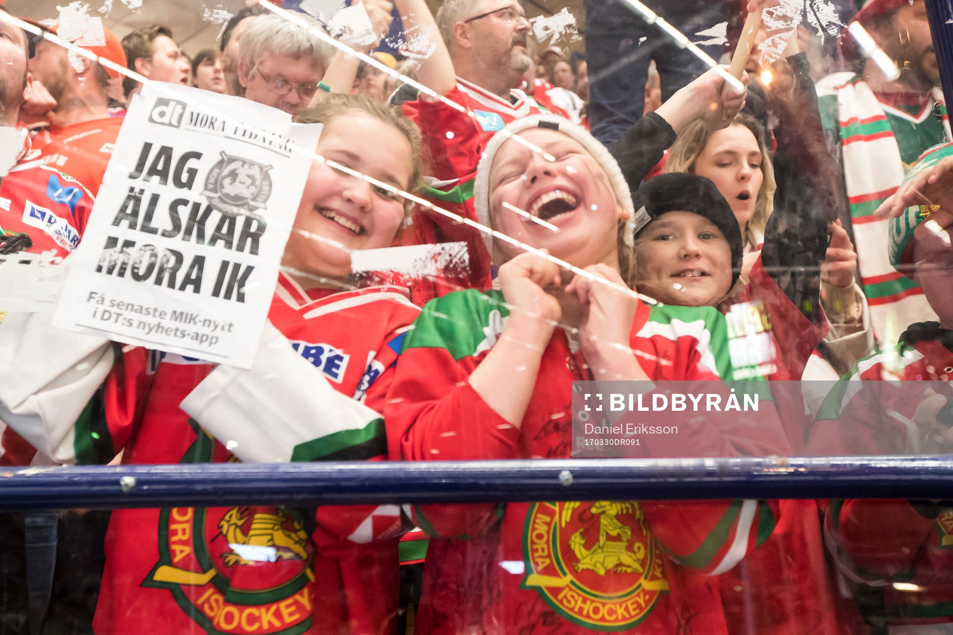 Moras supporters i ishockeymatchen i direktkvalet till SHL