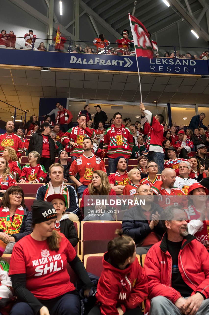 Moras supporters i ishockeymatchen i direktkvalet till SHL