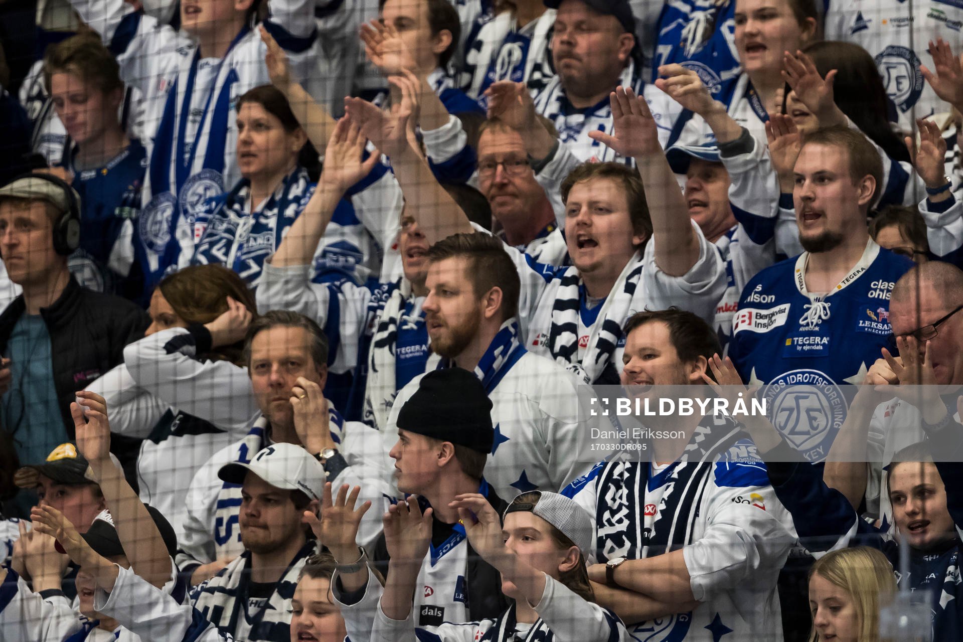 Leksands supporters i ishockeymatchen i direktkvalet till