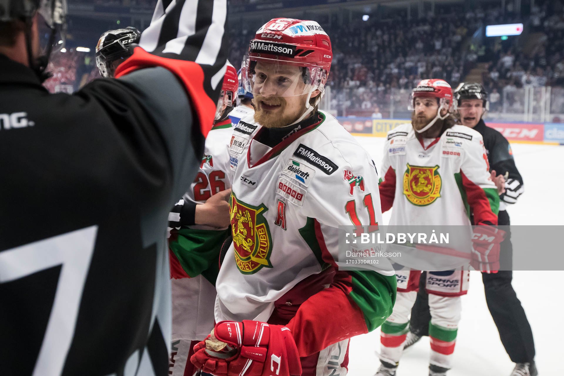 Moras Alexander Hilmerson  i ishockeymatchen i direktkvalet