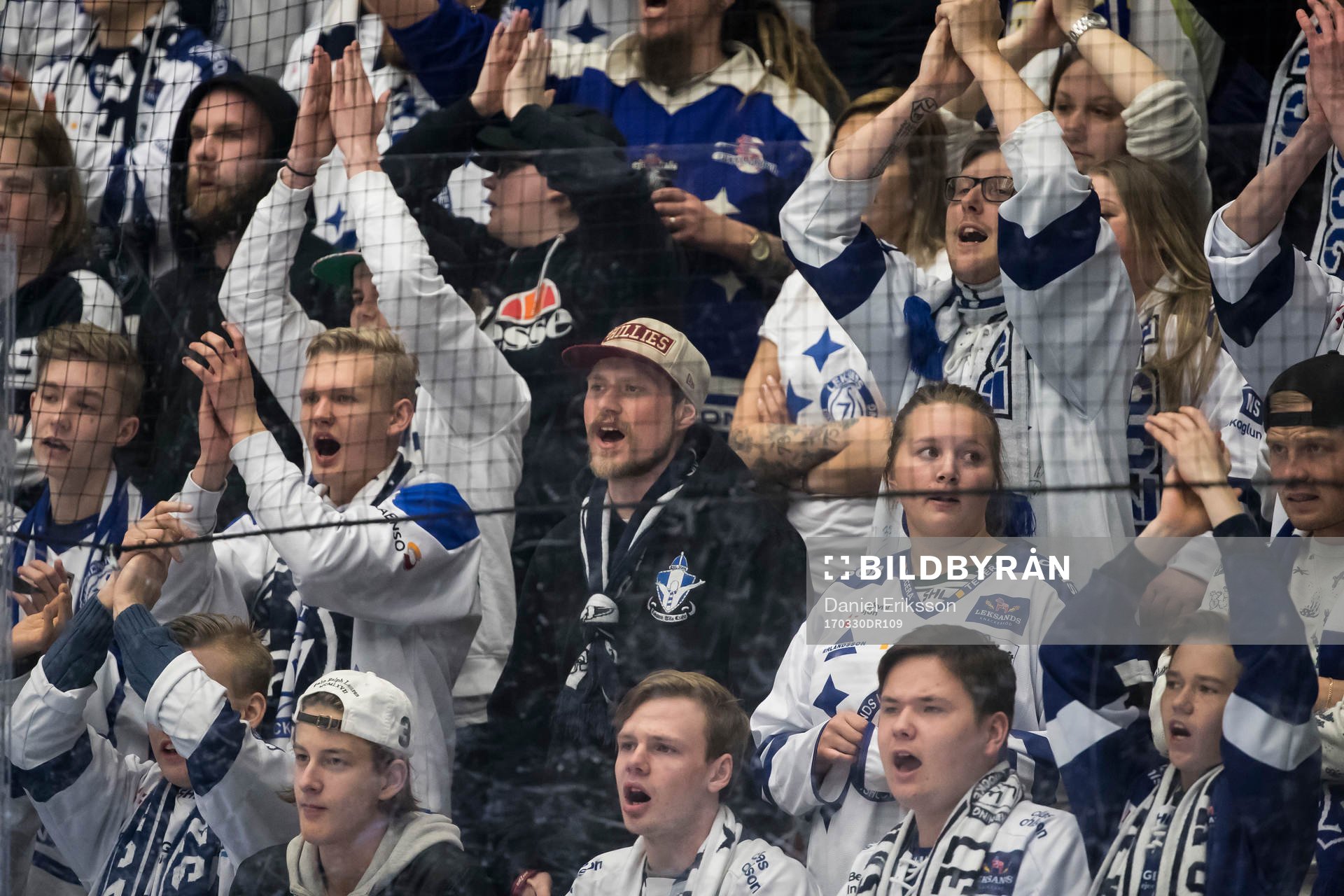 Leksands supporters i ishockeymatchen i direktkvalet till
