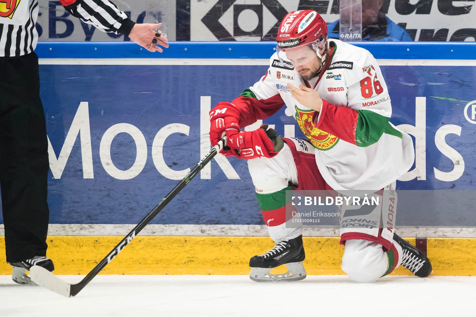 Moras Mathias Bromé  i ishockeymatchen i direktkvalet till