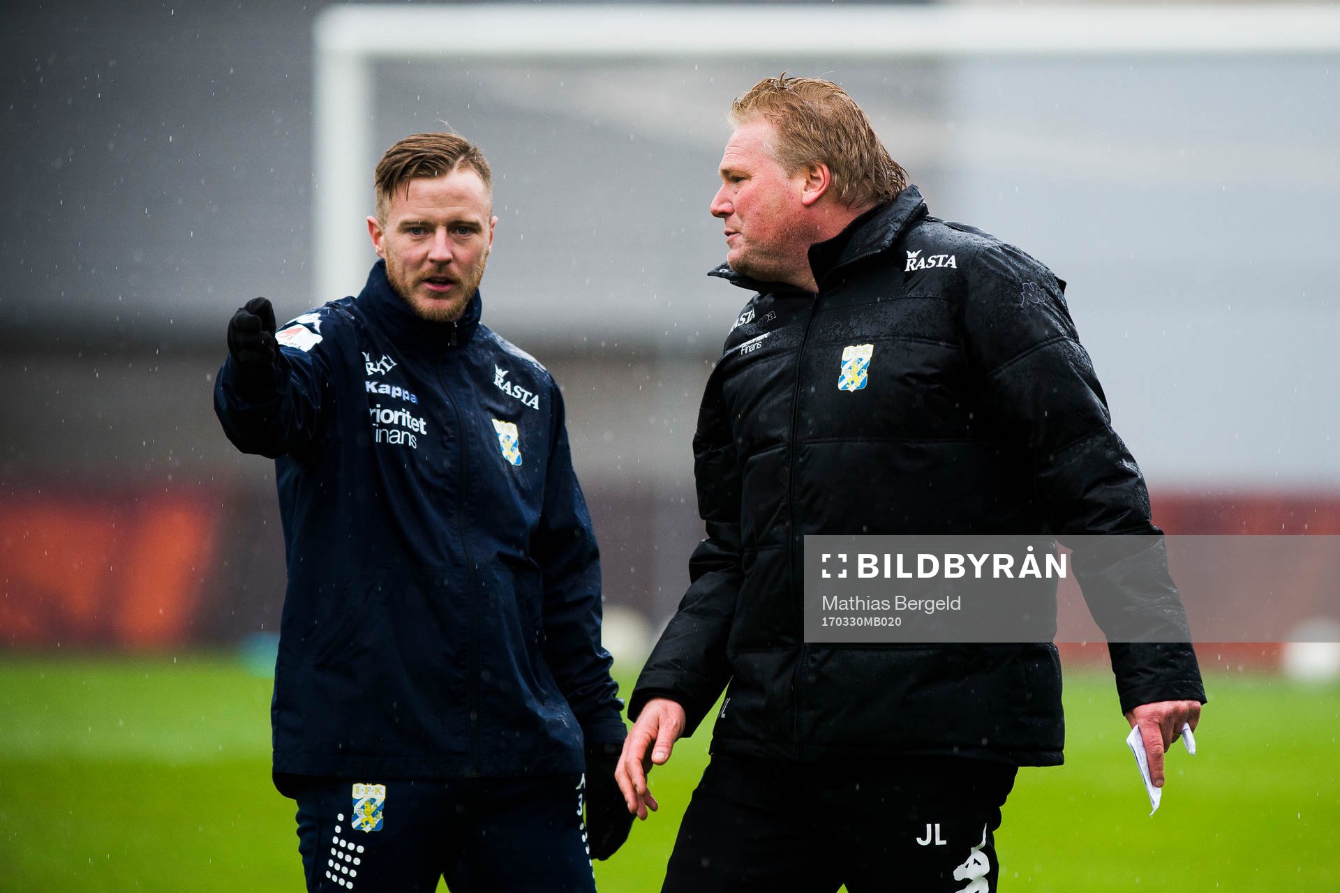 IFK Göteborgs Scott Jamieson diskuterar med tränare