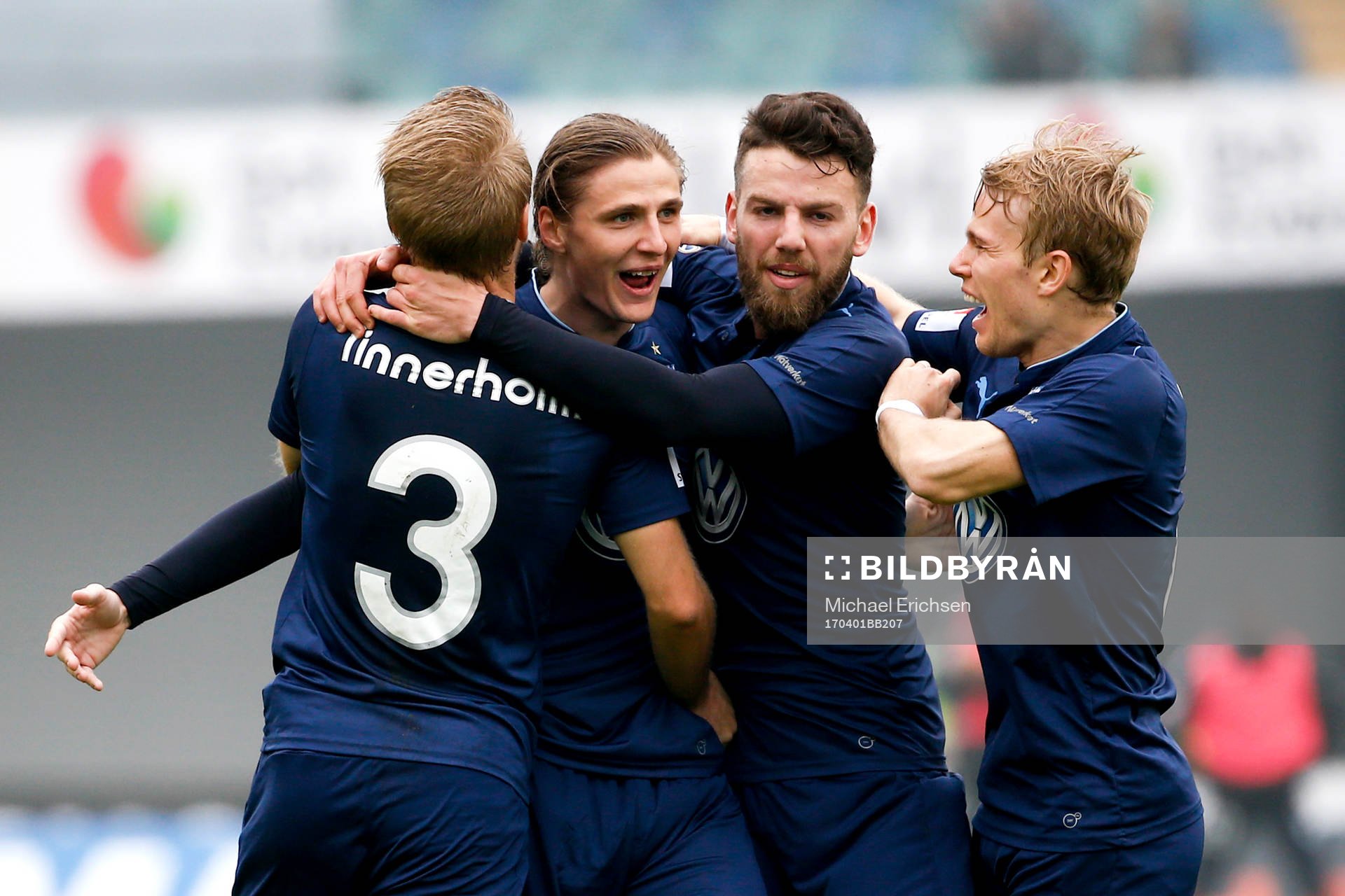 Malmö FFs Pawel Cibicki jublar med lagkamrater