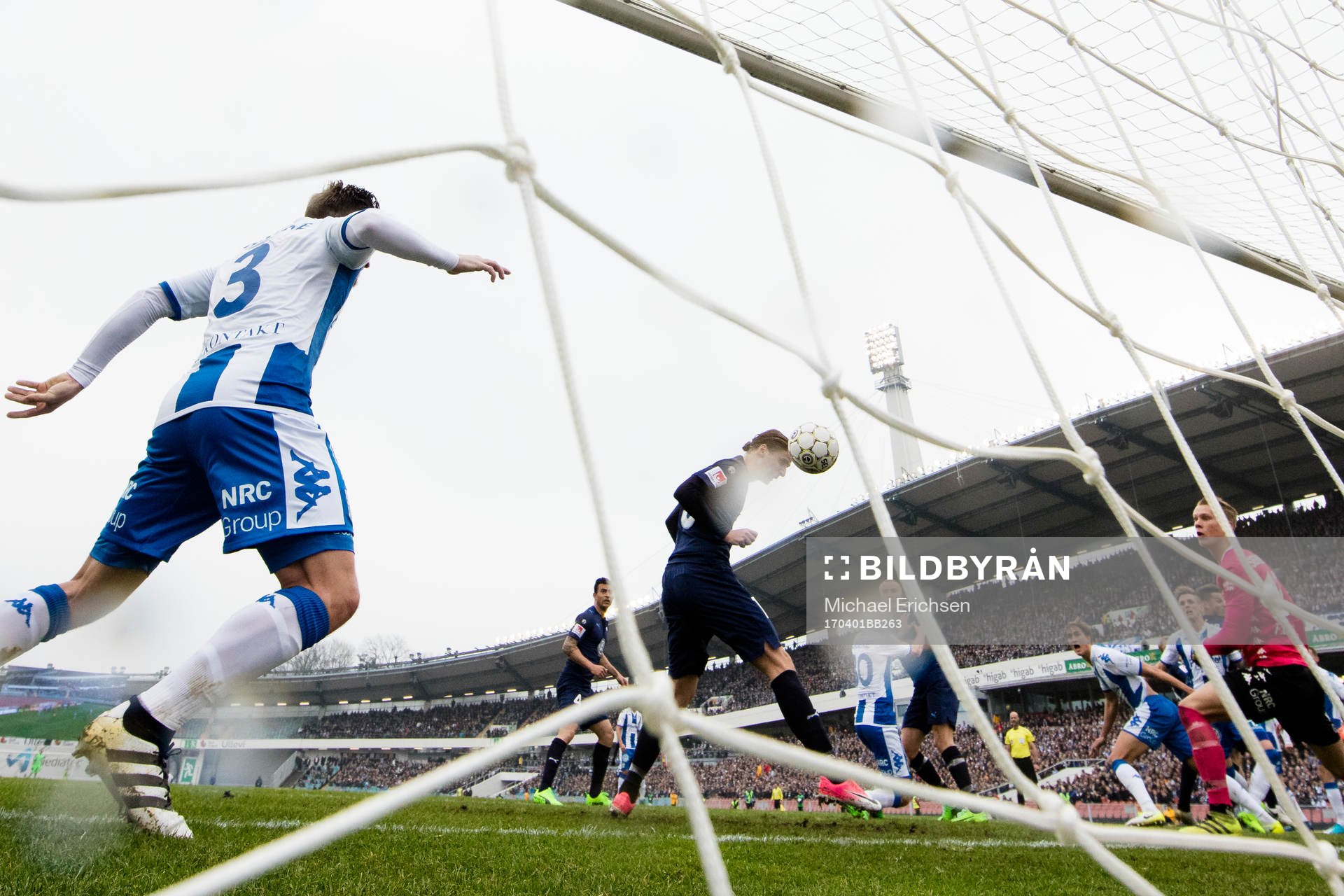 Malmö FFs Pawel Cibicki nickar in 1-1
