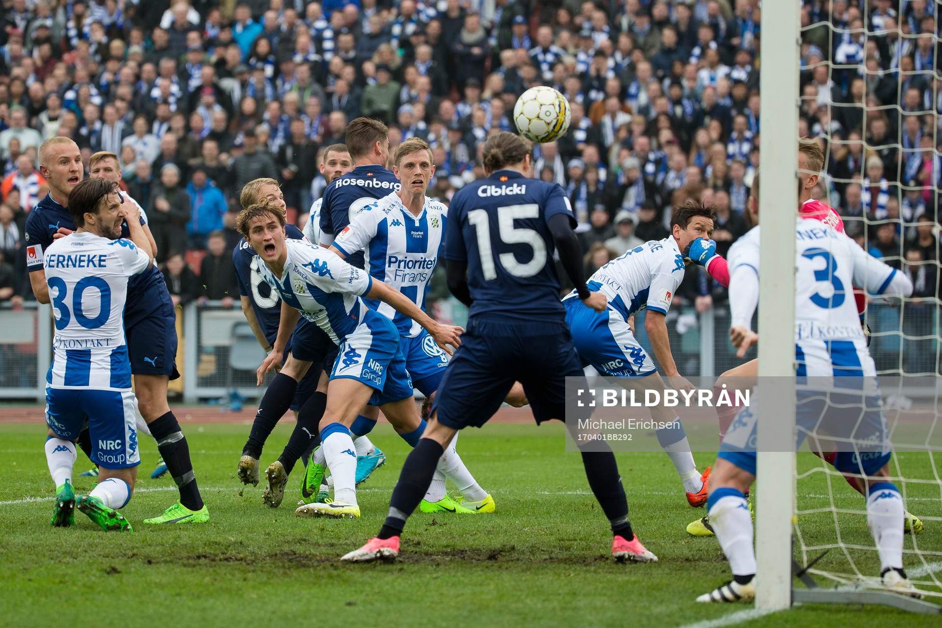 Malmö FFs Pawel Cibicki nickar in 1-1
