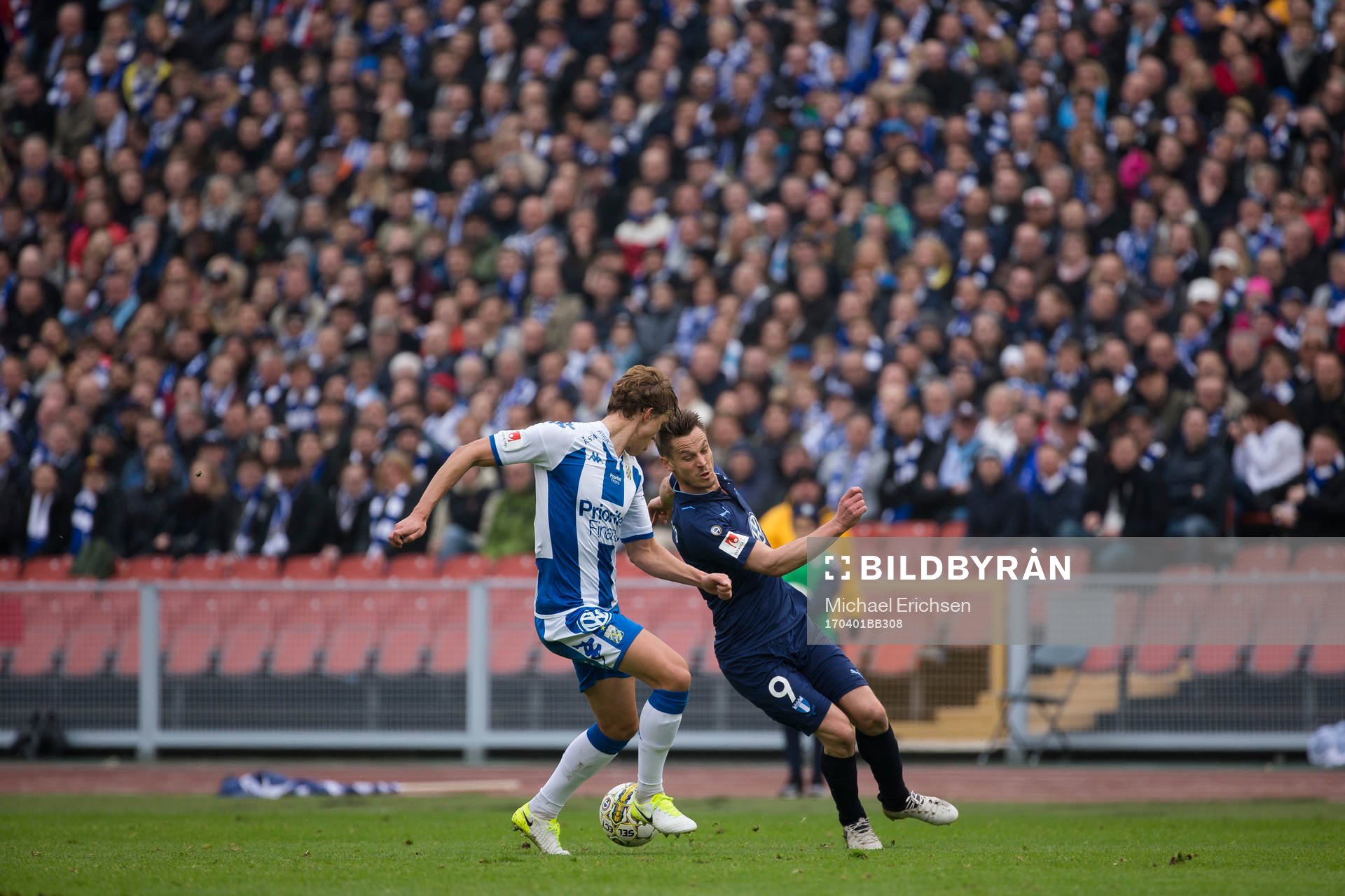 IFK Göteborgs Thomas Rogne mot Malmö FFs Markus Rosenberg