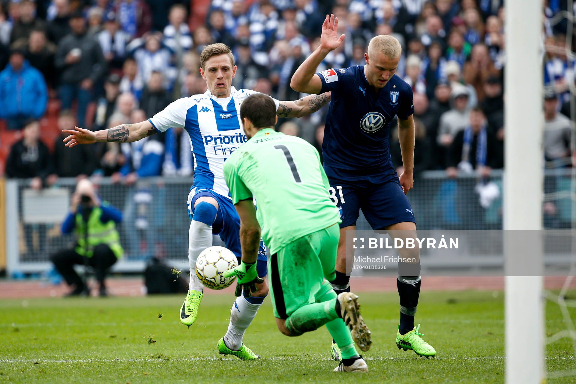 IFK Göteborgs Sören Rieks och Malmö FFs målvakt Johan