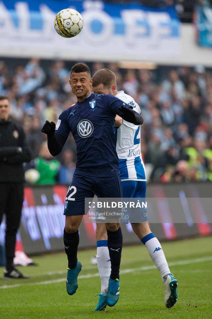 Malmö FFs Tobias Sana i nickduell med IFK Göteborgs Emil