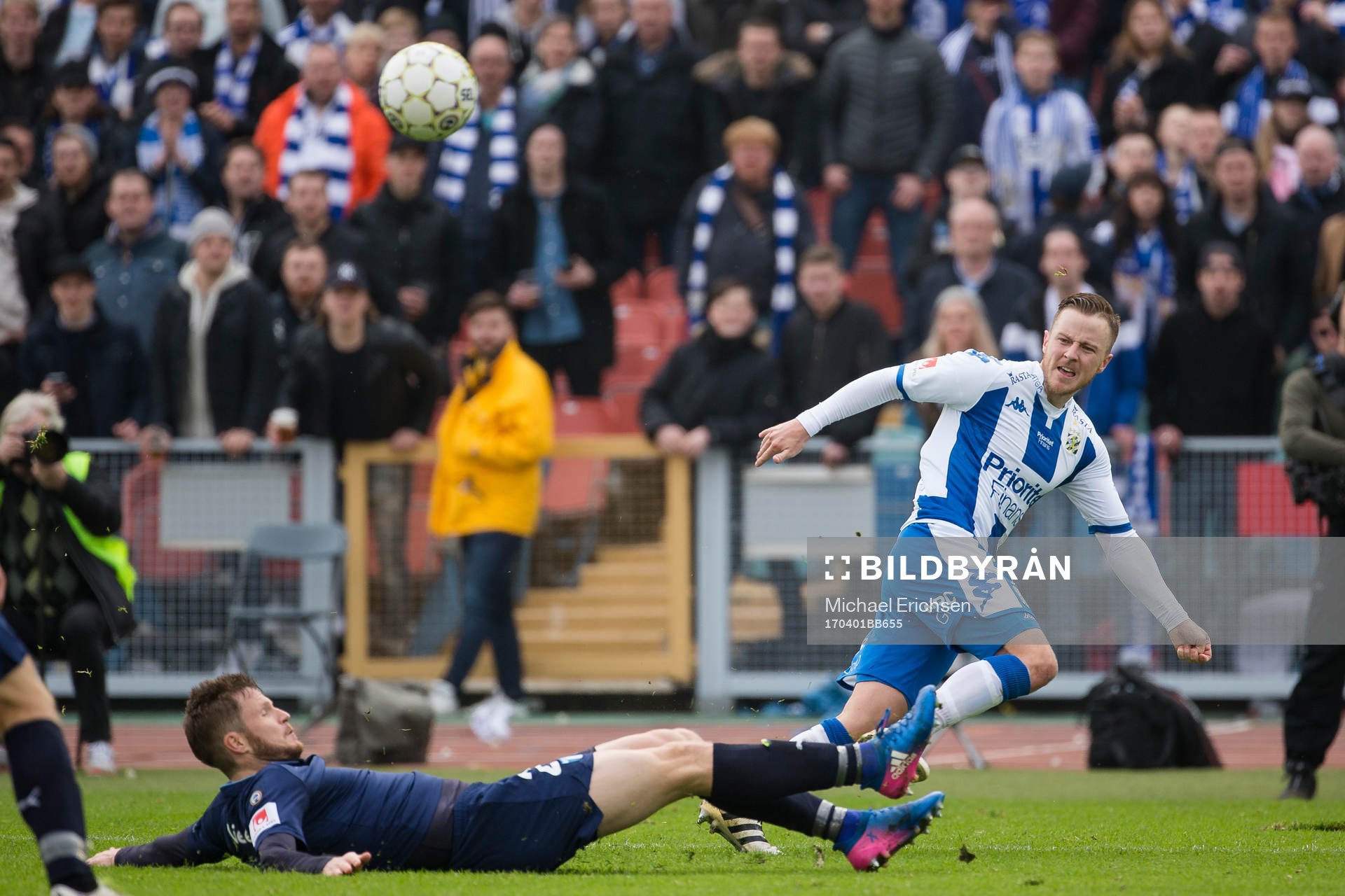 IFK Göteborgs Scott Jamieson slår ett inlägg