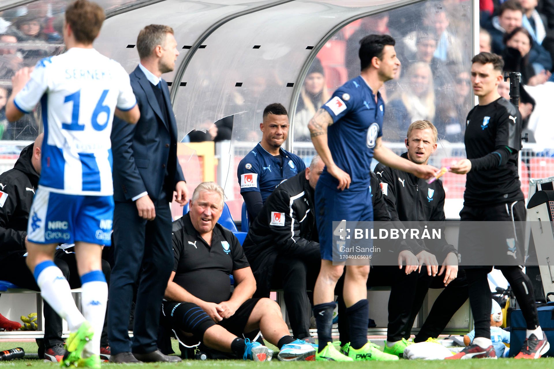 Malmö FFs Tobias Sana på bänken