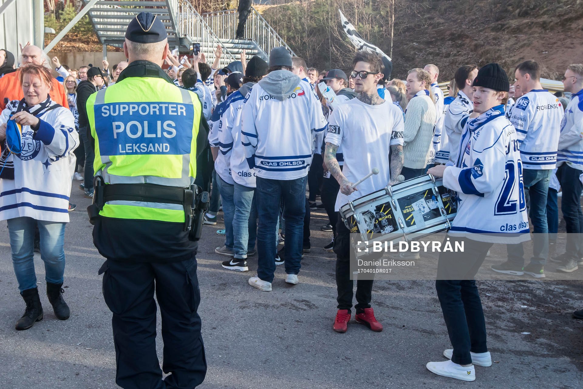Leksands supporters innan ishockeymatchen i direktkvalet