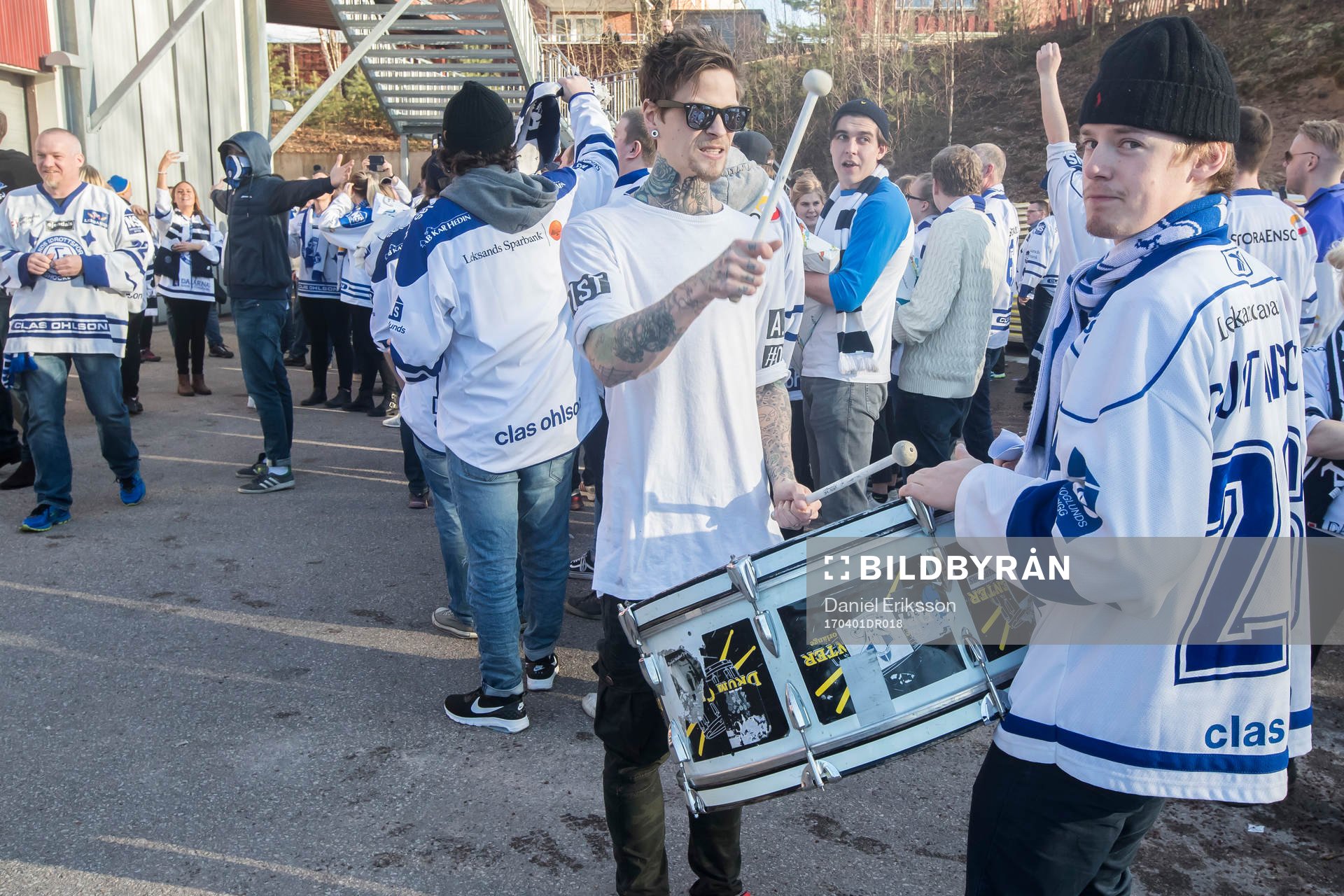 Leksands supporters innan ishockeymatchen i direktkvalet