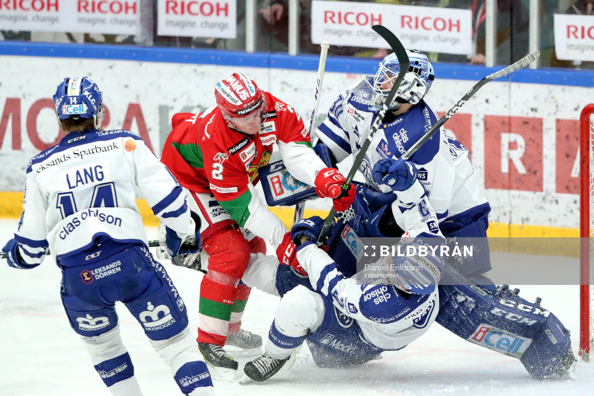 Moras Mats Hjort  och Leksands Daniel Bertov och målvakt