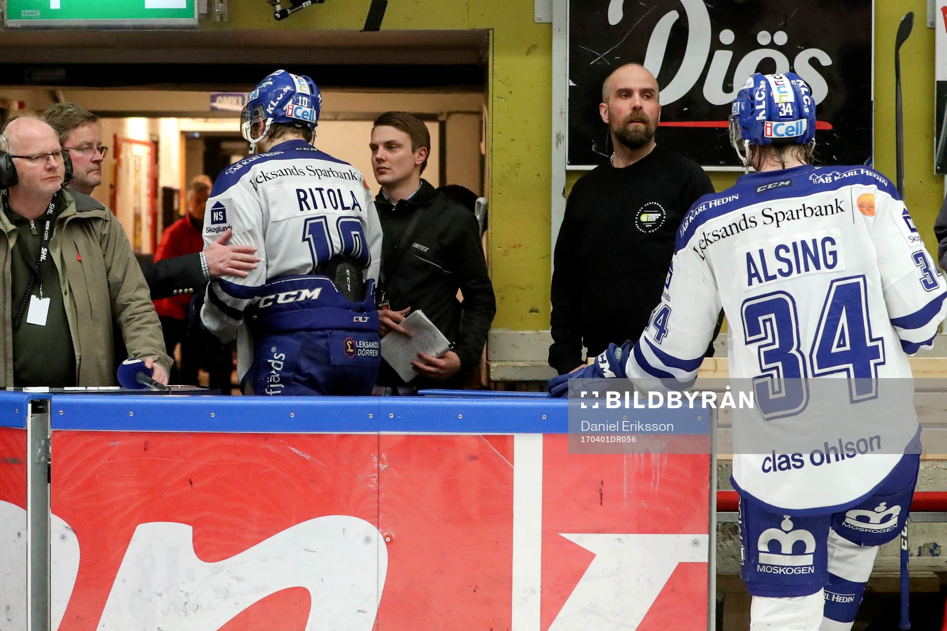 Leksands Mattias Ritola och Olle Alsing lämnar isen