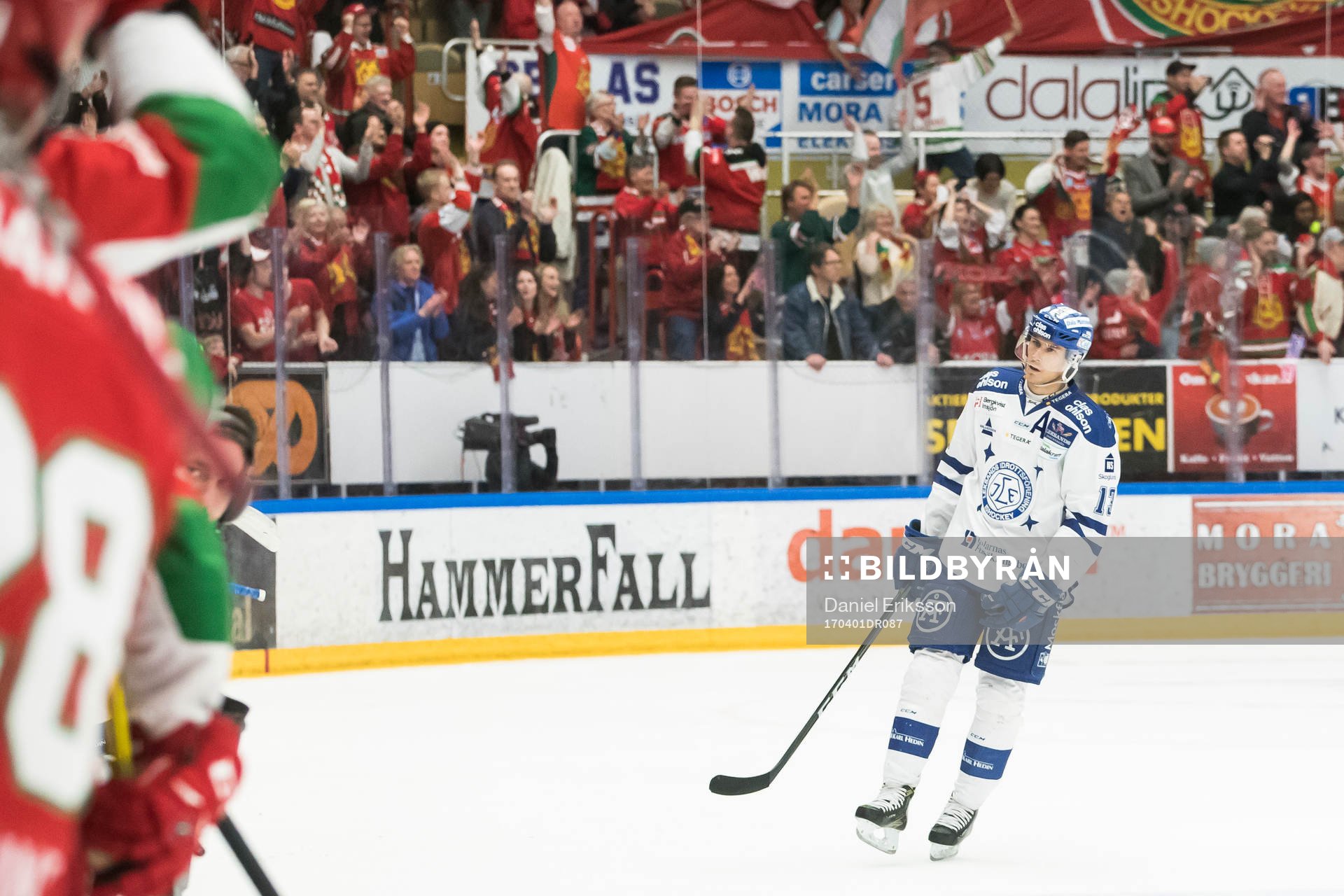 Leksands Jon Knuts deppar i ishockeymatchen i direktkvalet