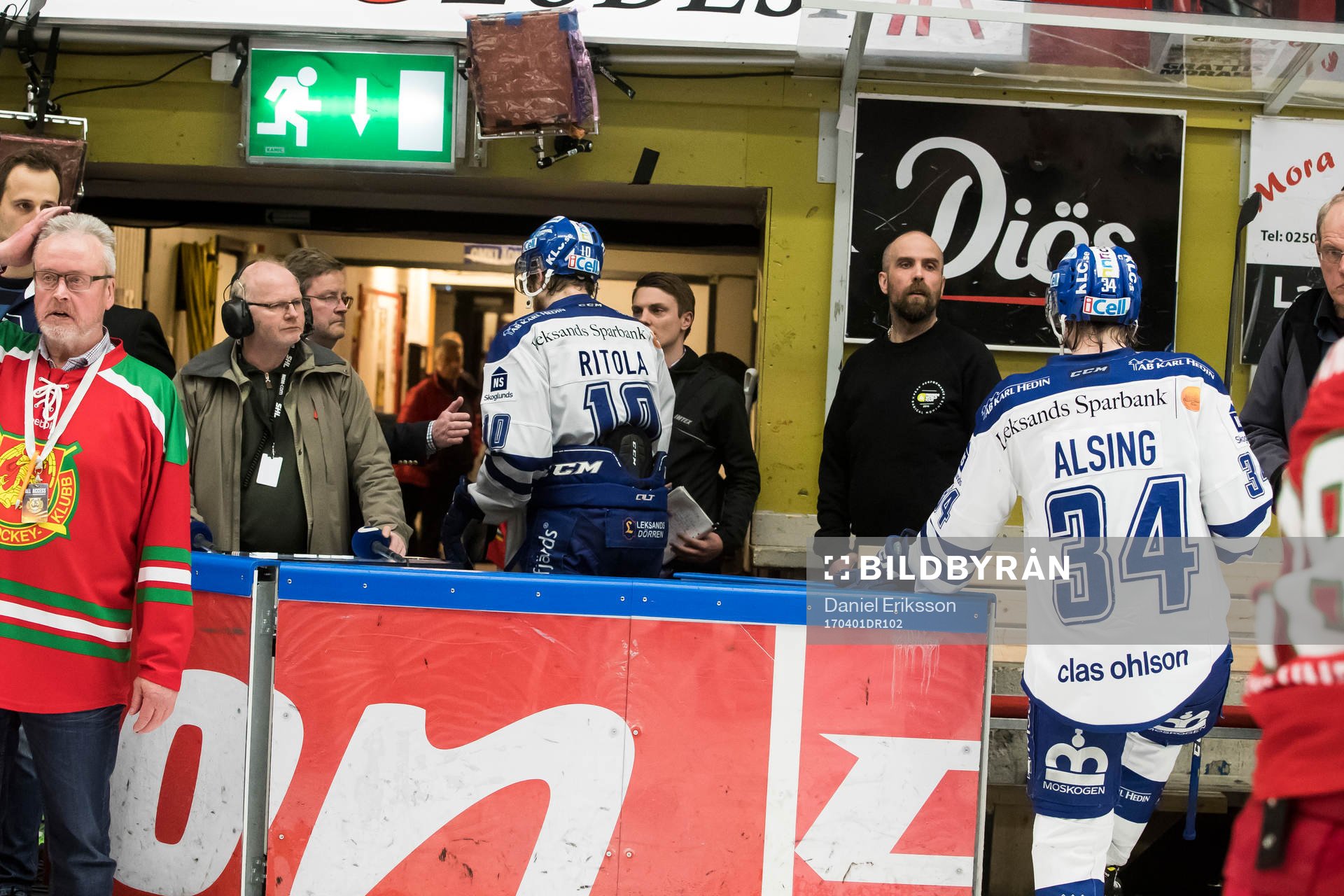 Leksands Mattias Ritola och Olle Alsing lämnar isen