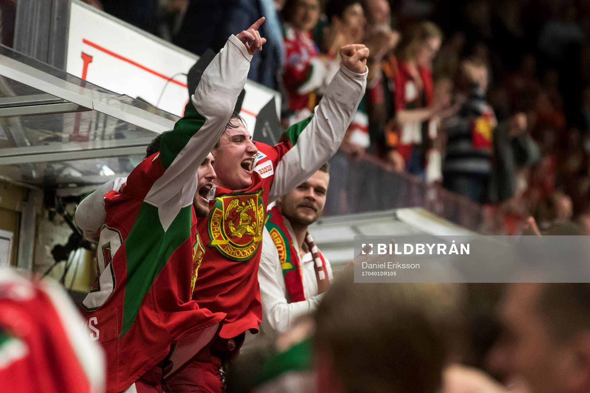 Moras spelarna jublar