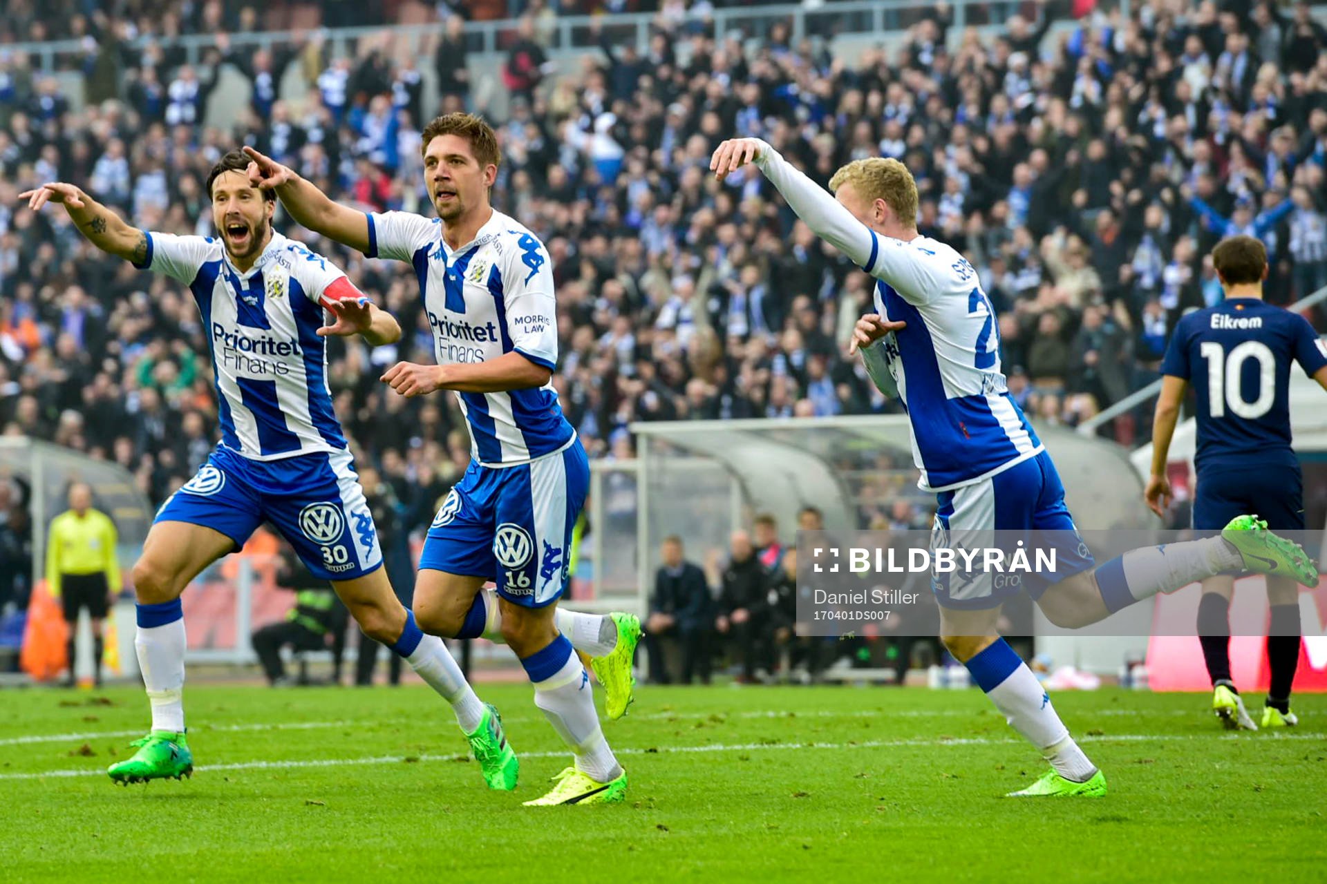 IFK Göteborgs Mikael Boman jublar med lagkamrater
