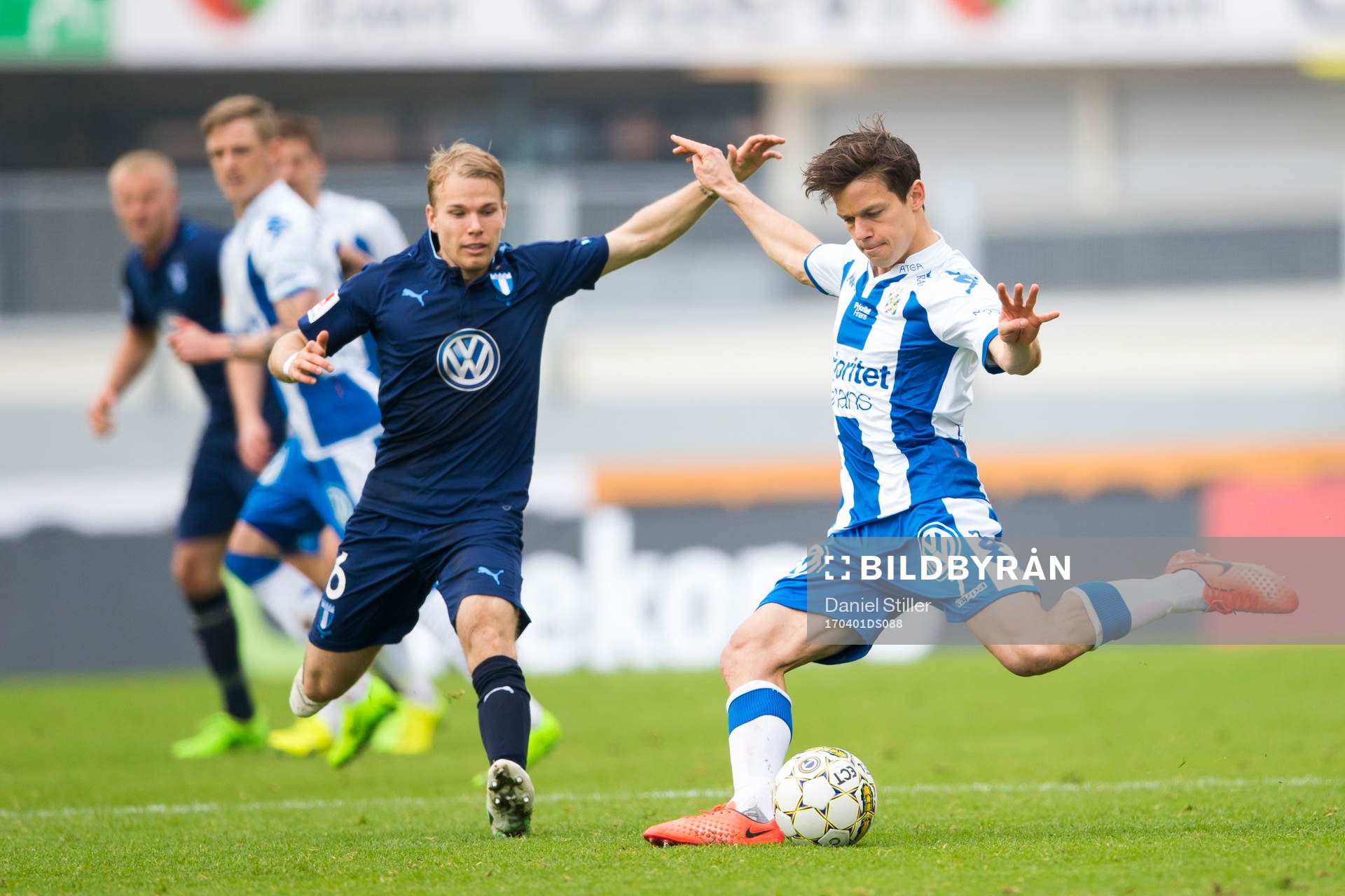 Malmö FFs Oscar Lewicki och IFK Göteborgs Mads Albaek