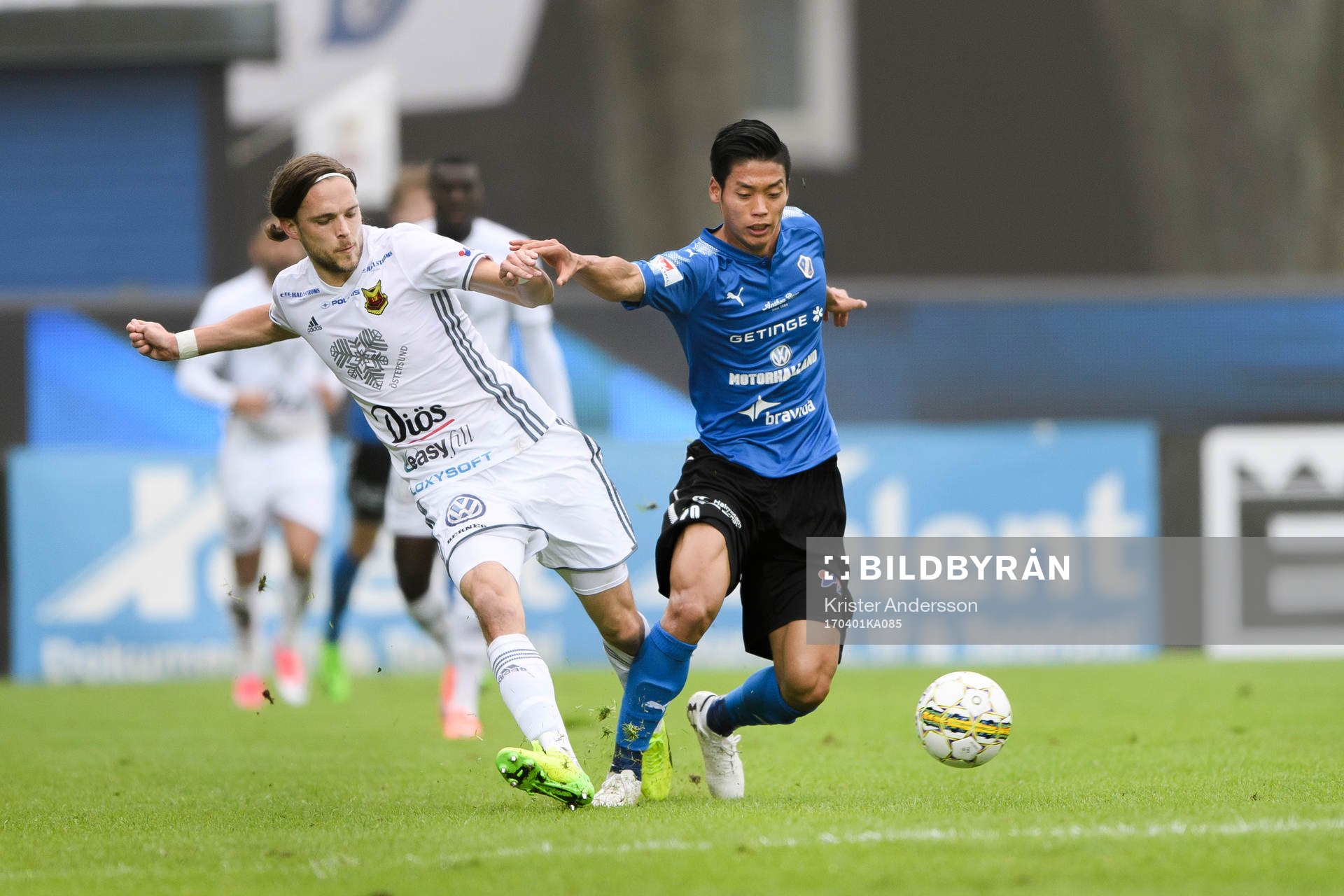 Östersunds Tom Pettersson och Halmstads Kosuke Kinoshita