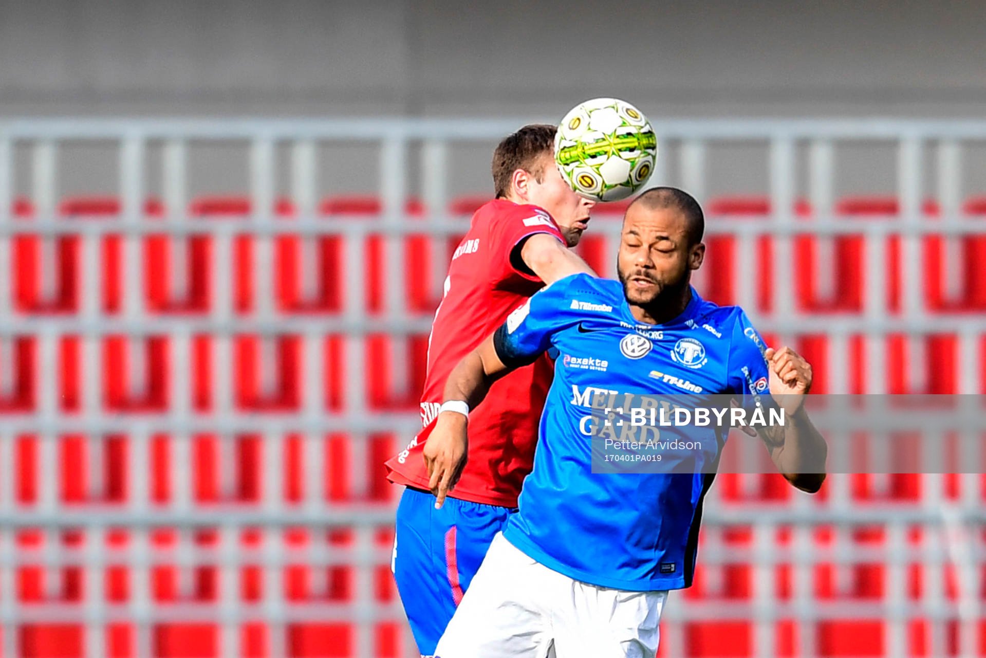 Helsingborgs Frederik Helstrup och Trelleborgs Salif Camara