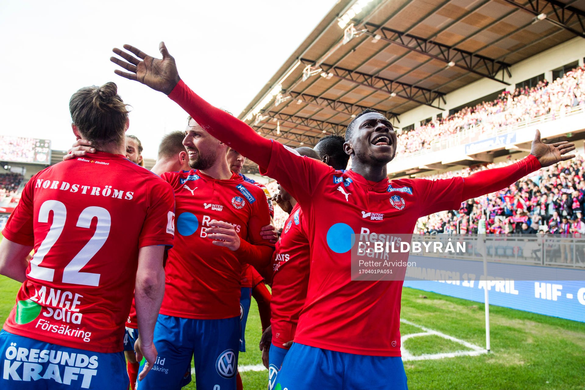 Helsingborgs Oke Akpoveta jublar