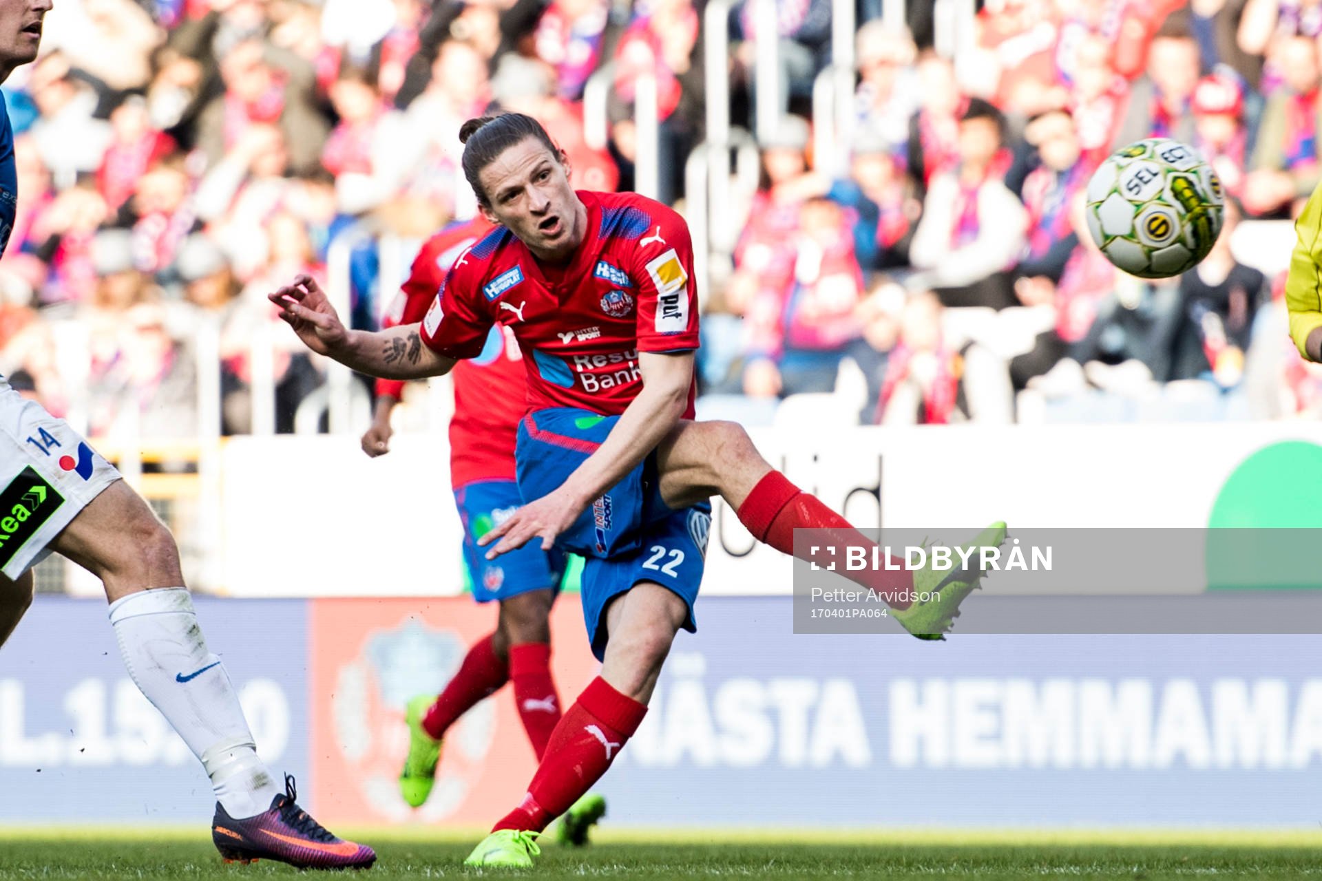 Helsingborgs Jesper Lange skjuter in 1-0 målet