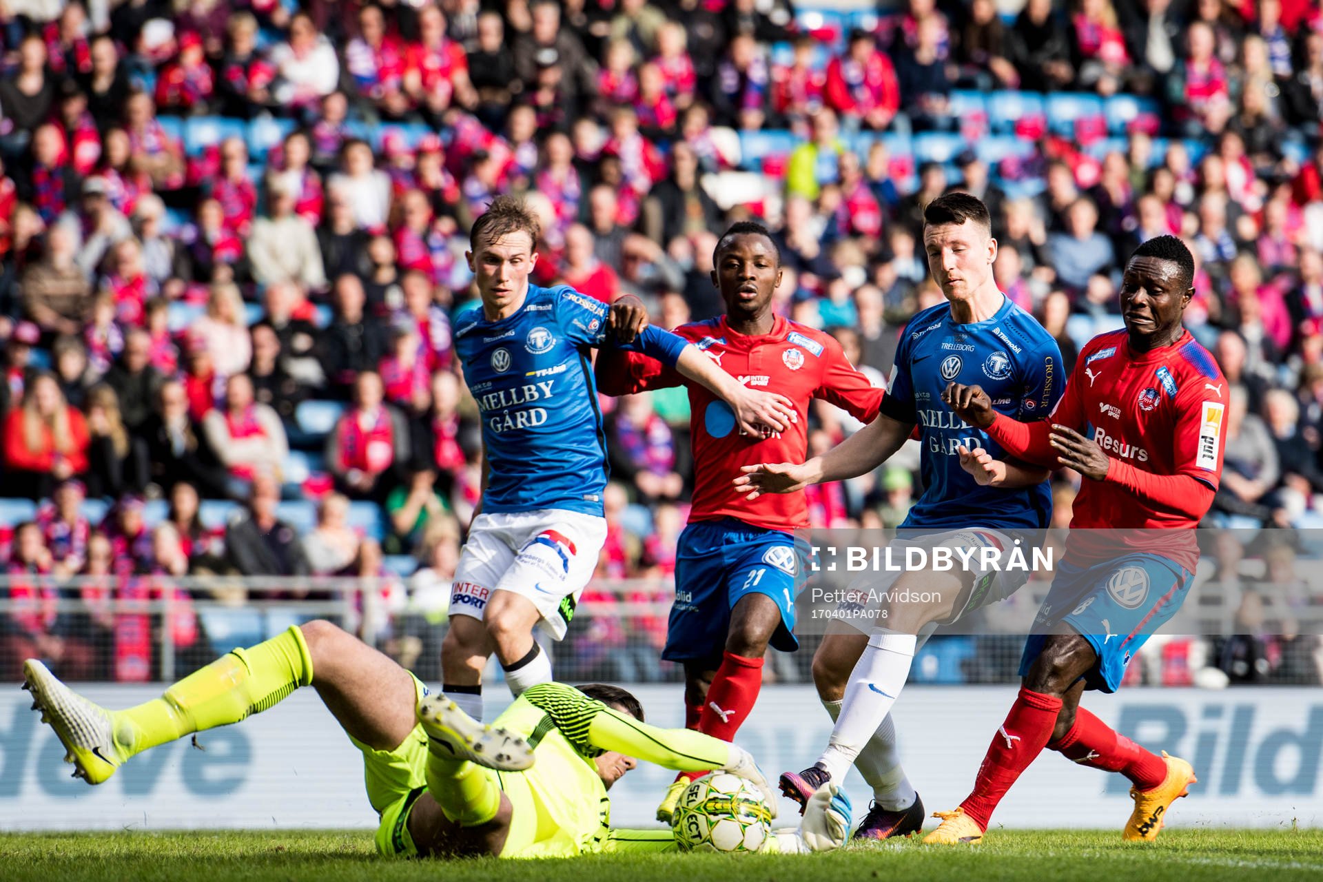Helsingborgs Monday Samuel och Oke Akpoveta oroar vid