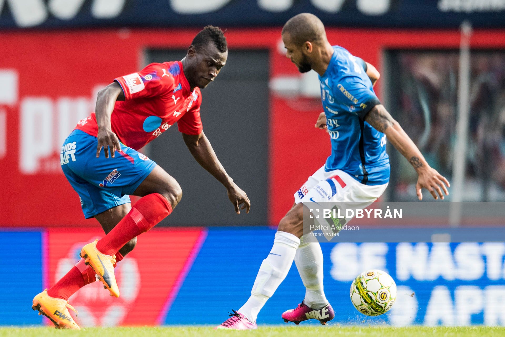 Helsingborgs Edwin Gyimah och Trelleborgs Salif Camara