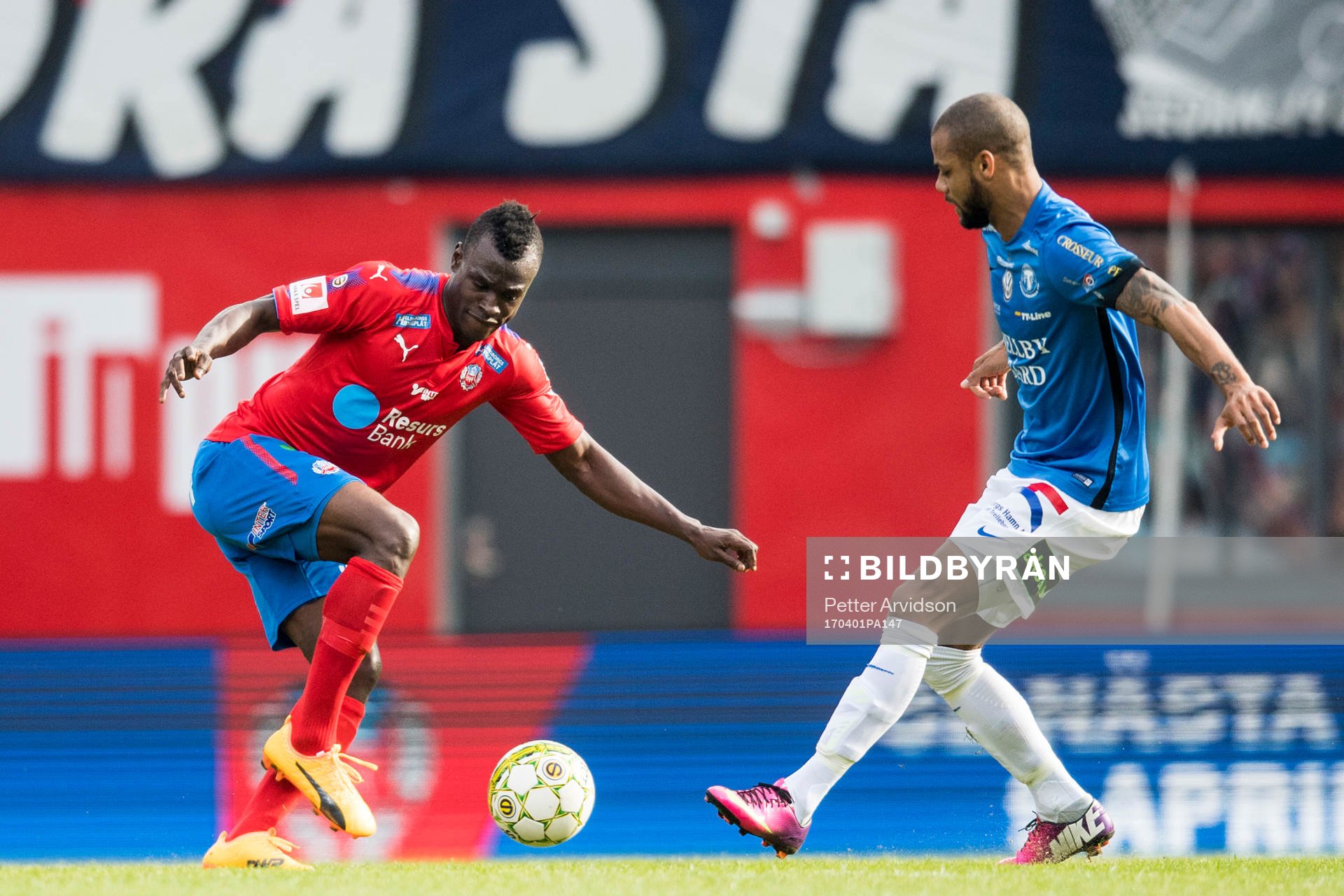 Helsingborgs Edwin Gyimah och Trelleborgs Salif Camara