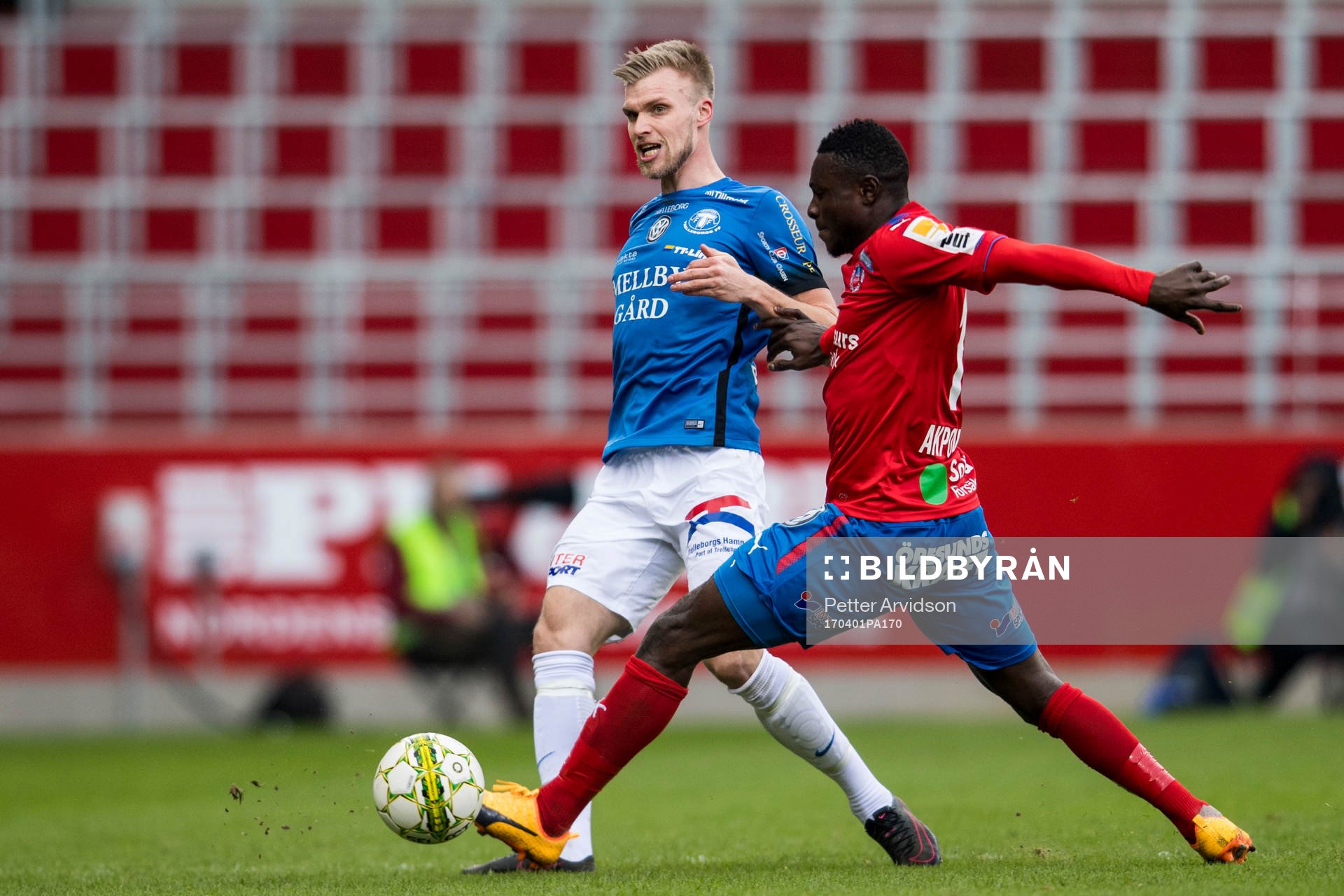 Trelleborgs Robin Andersson och Helsingborgs Oke Akpoveta