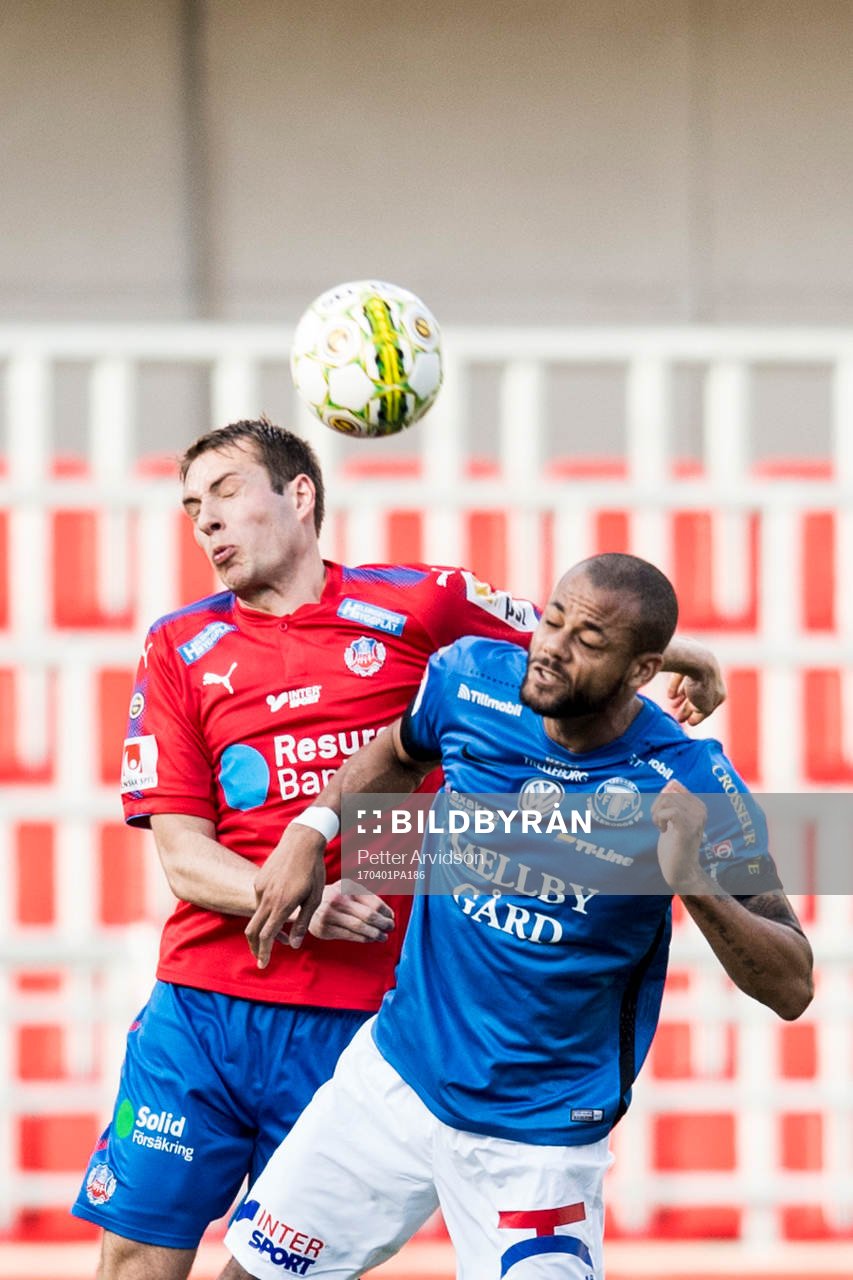 Helsingborgs Frederik Helstrup och Trelleborgs Salif Camara